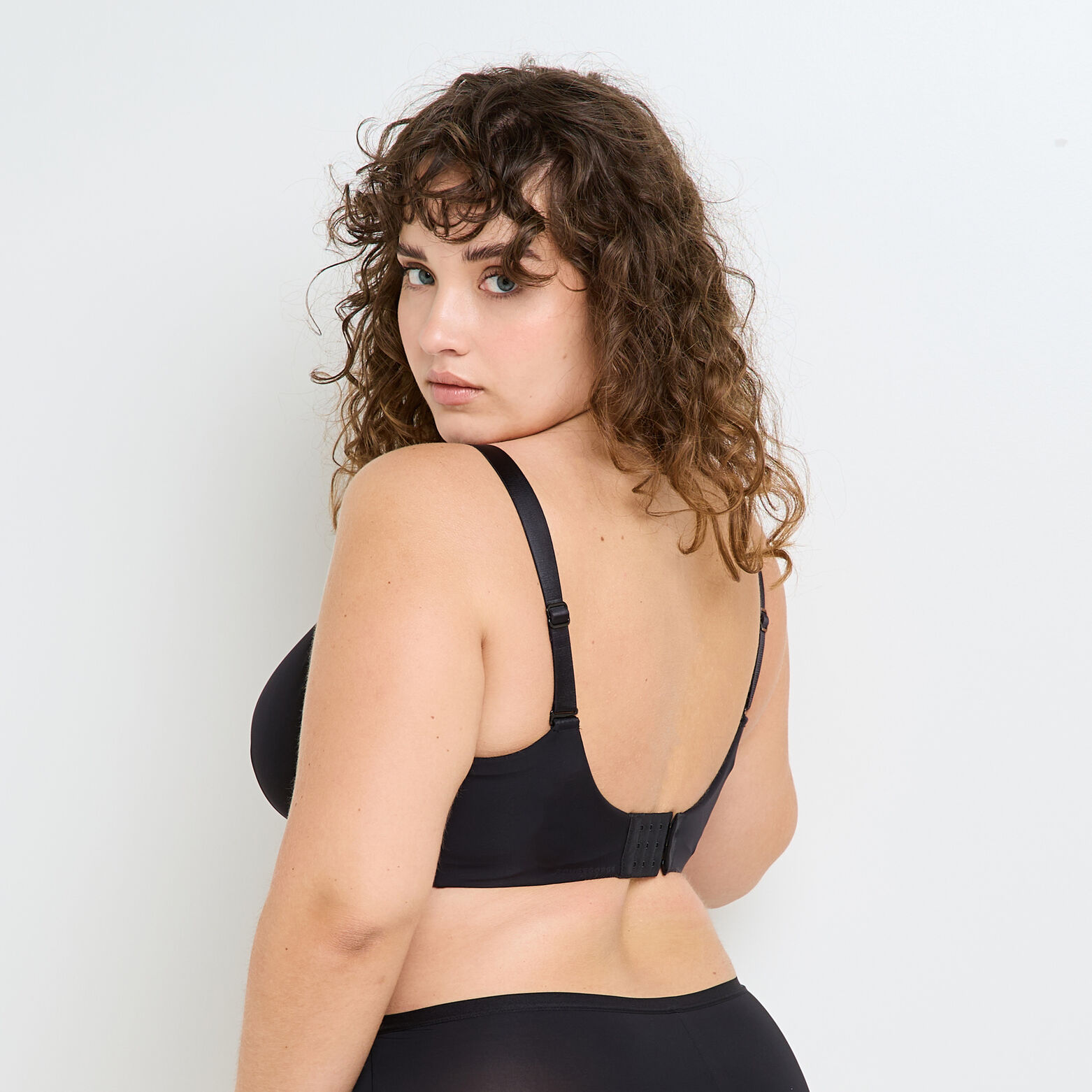PERFECT SOUTIEN-GORGE EMBOITANT MICROFIBRE NOIR