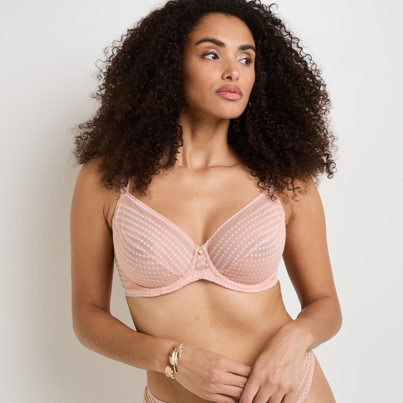 FLO SOUTIEN-GORGE EMBOITANT DENTELLE POUDRE