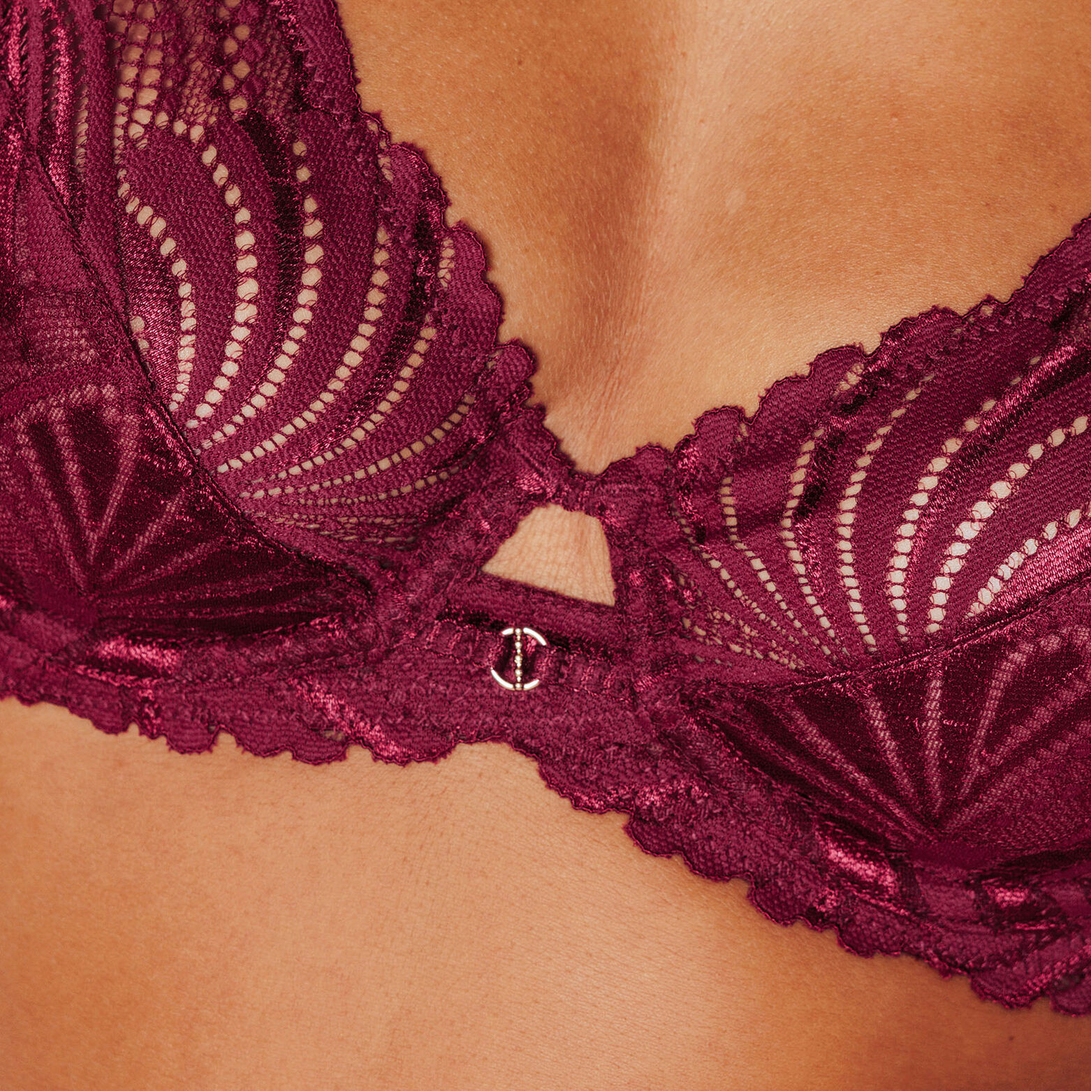 JEN SOUTIEN-GORGE EMBOITANT ROUGE