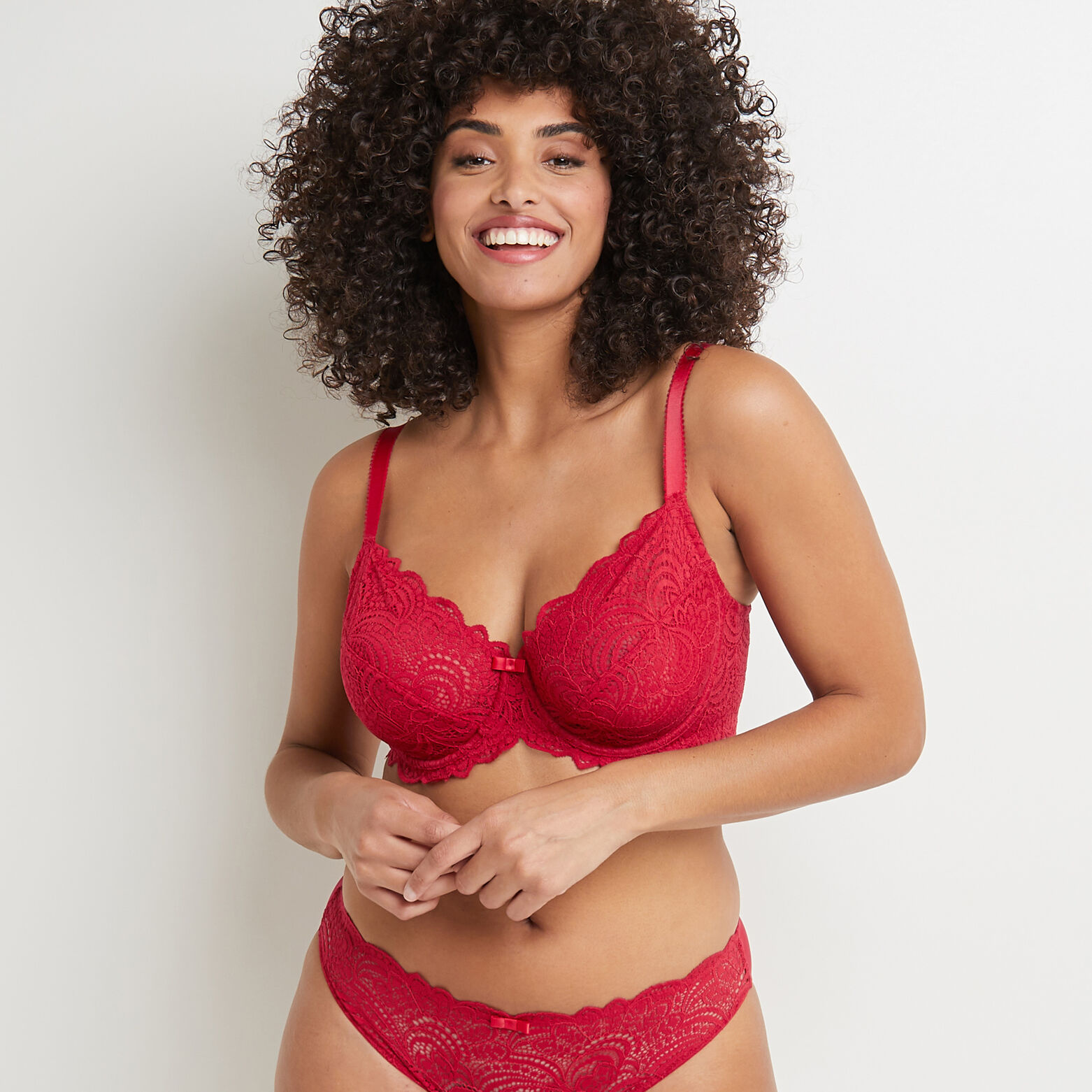 DENTELLE SOUTIEN-GORGE EMBOITANT DENTELLE ROUGE