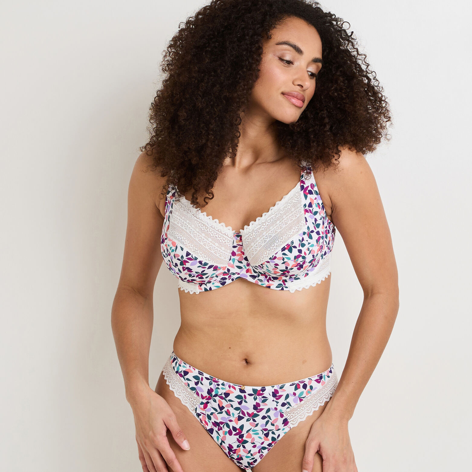 DOUCE SOUTIEN-GORGE EMBOITANT GRANDE TAILLE MICROF MULTICO BLANC