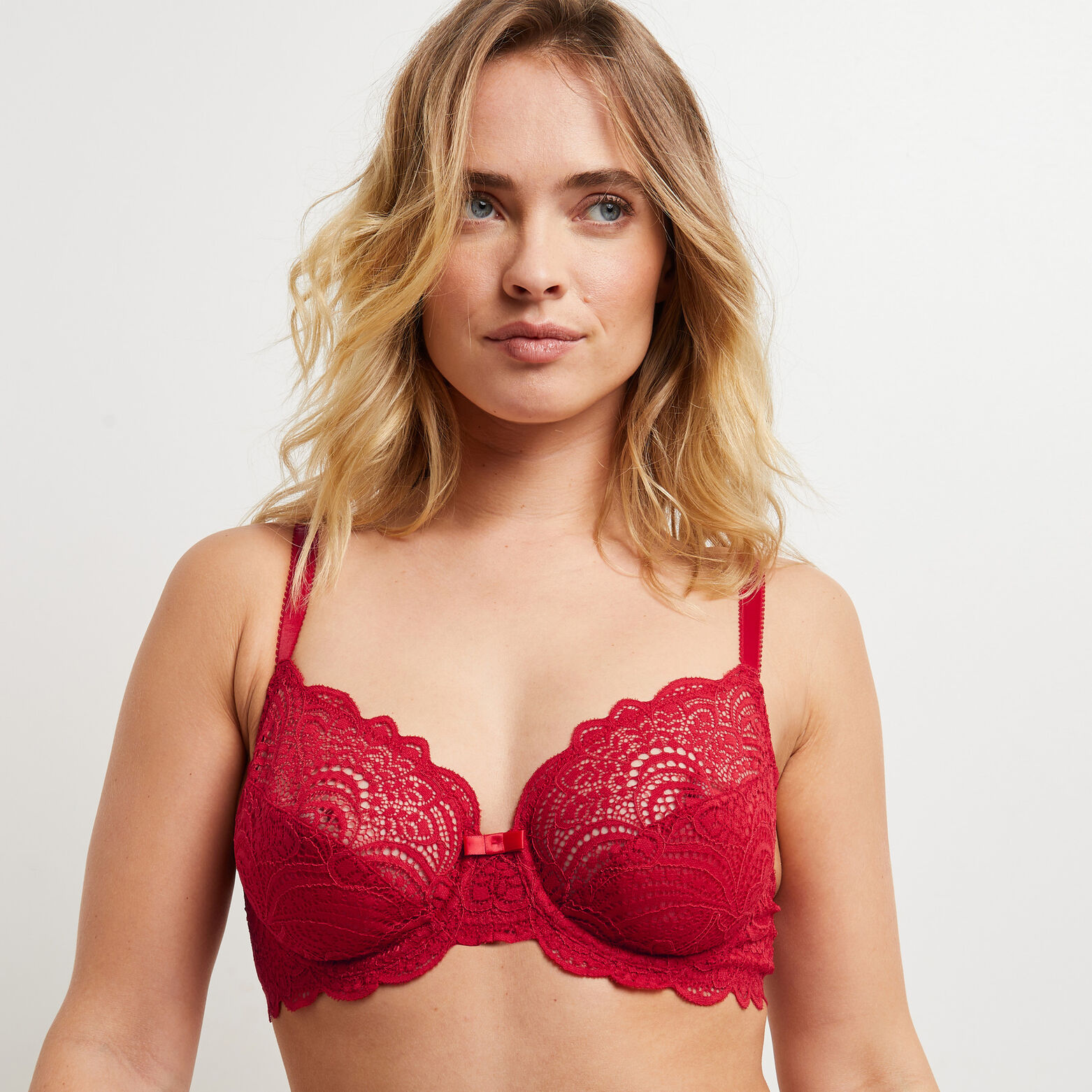 DENTELLE SOUTIEN-GORGE EMBOITANT DENTELLE ROUGE