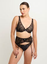 FEMME PORTE-JARRETELLES DENTELLE NOIR