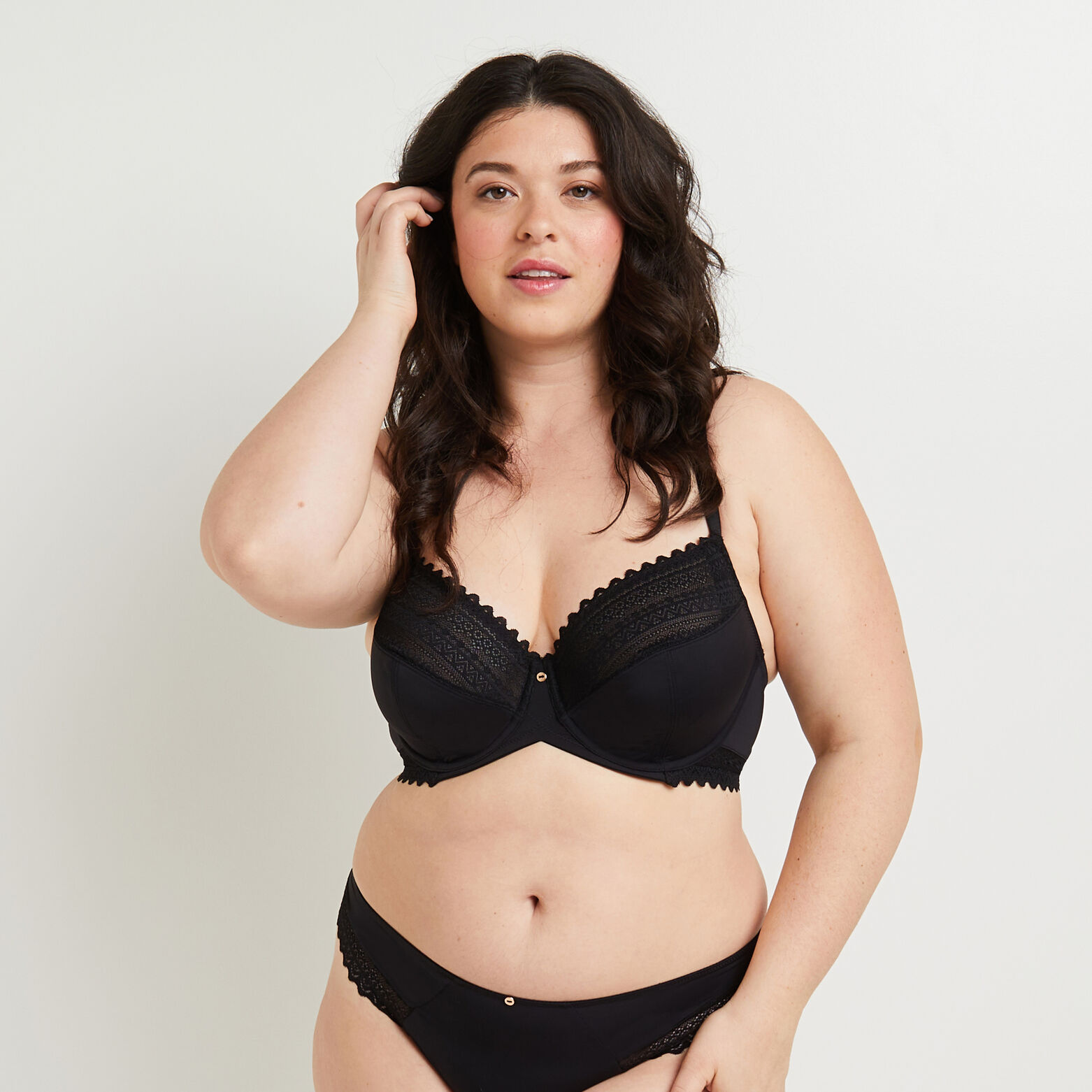 DOUCE SOUTIEN-GORGE EMBOITANT MICROFIBRE NOIR
