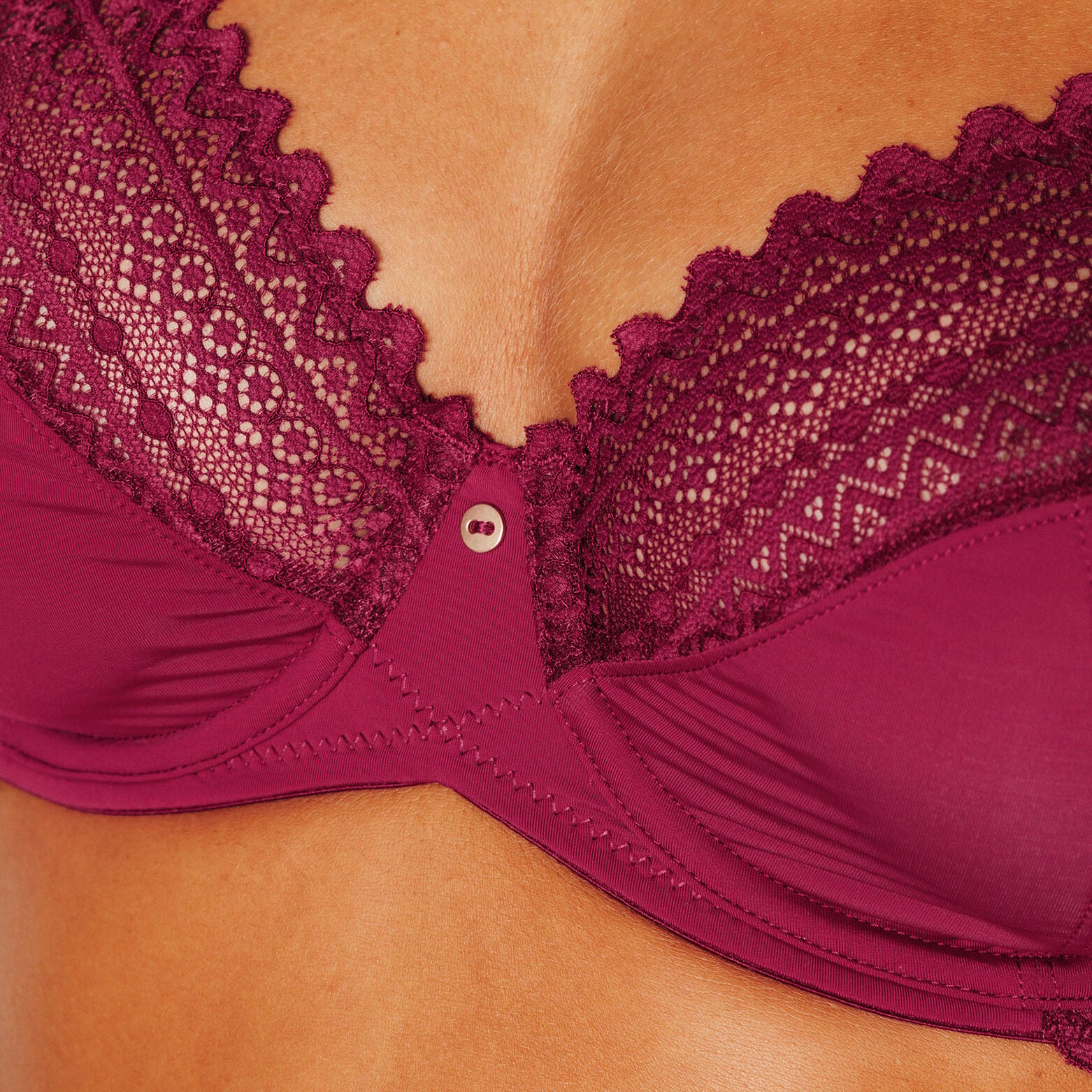 DOUCE SOUTIEN-GORGE EMBOITANT MICROFIBRE BORDEAUX