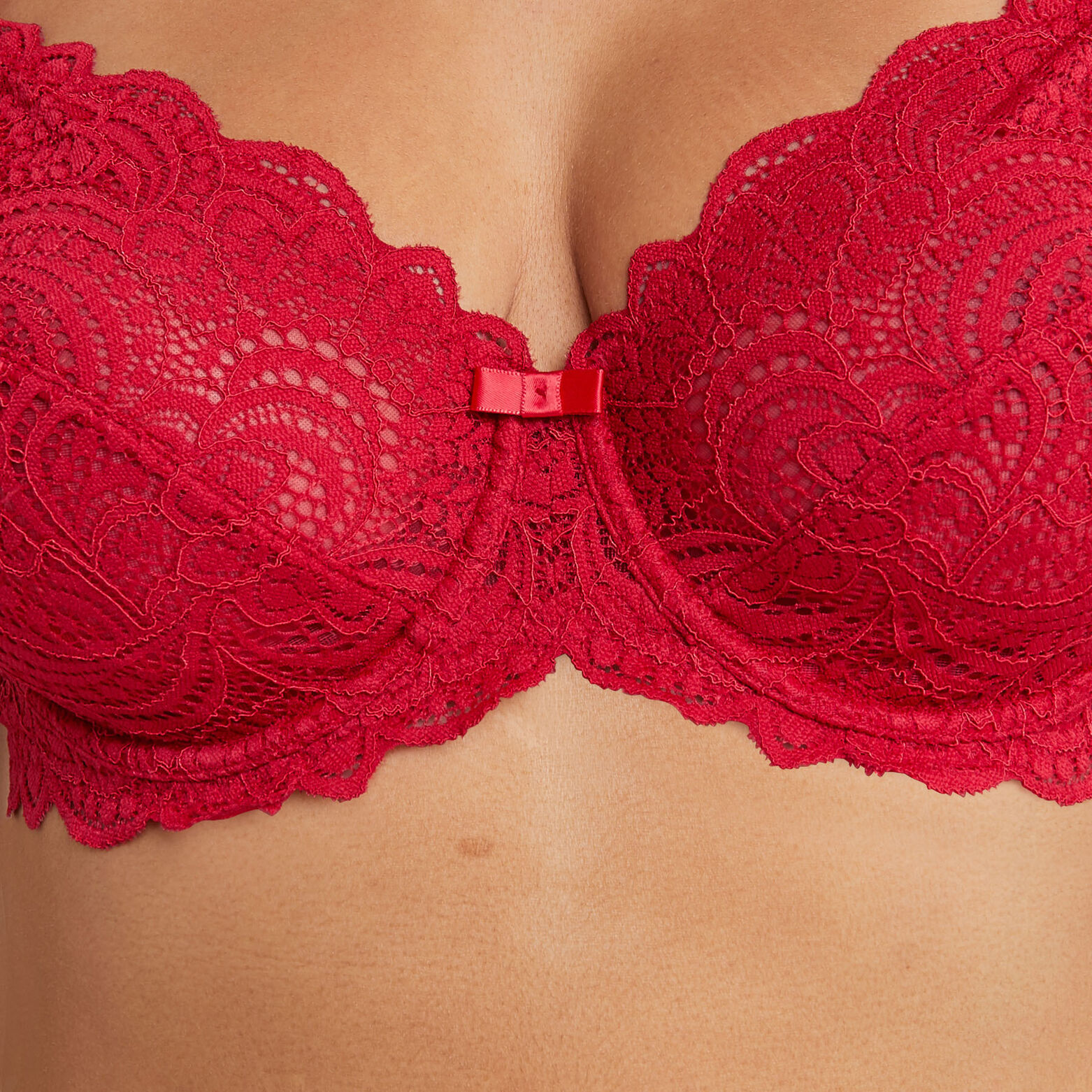 DENTELLE SOUTIEN-GORGE EMBOITANT DENTELLE ROUGE