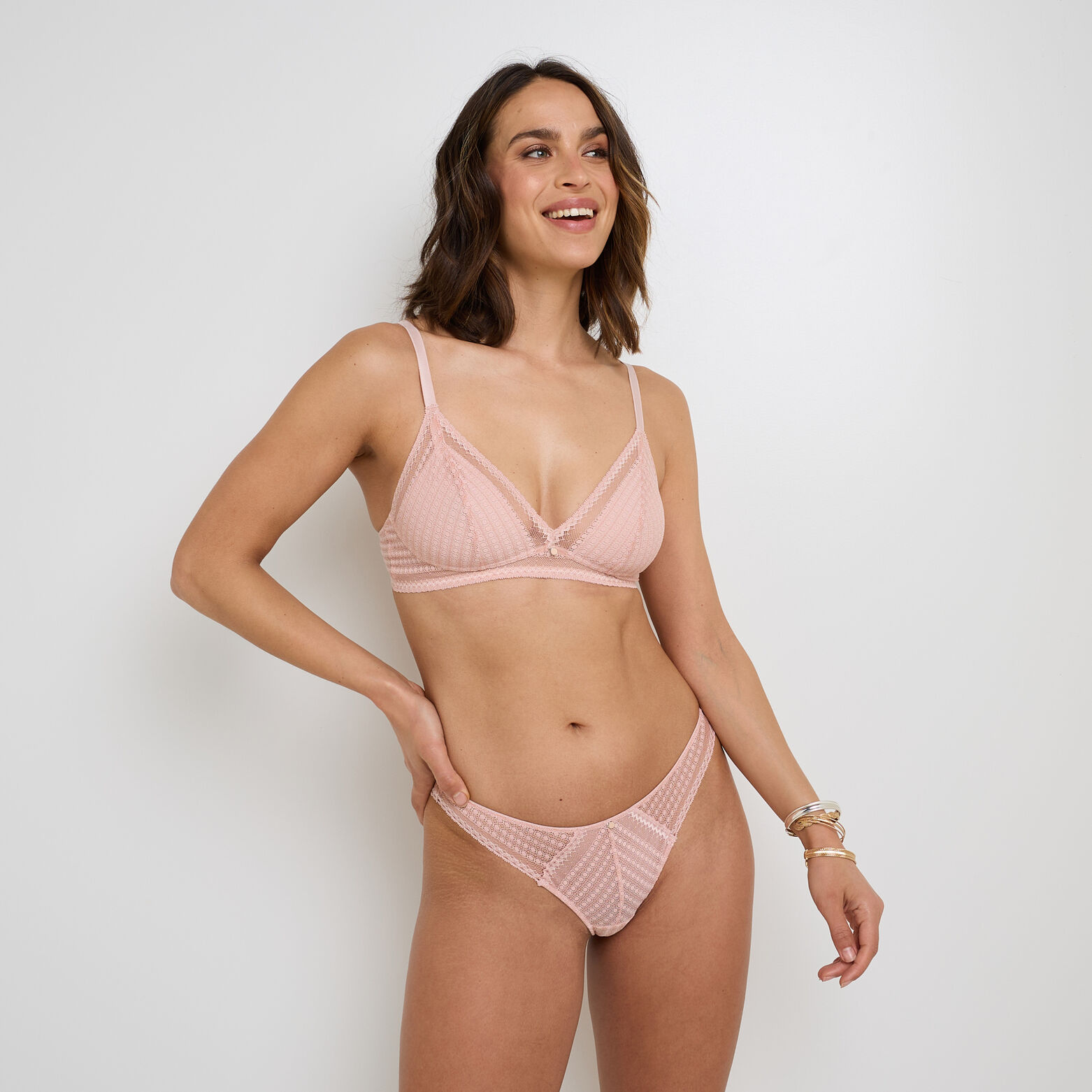 FLO TANGA DENTELLE POUDRE