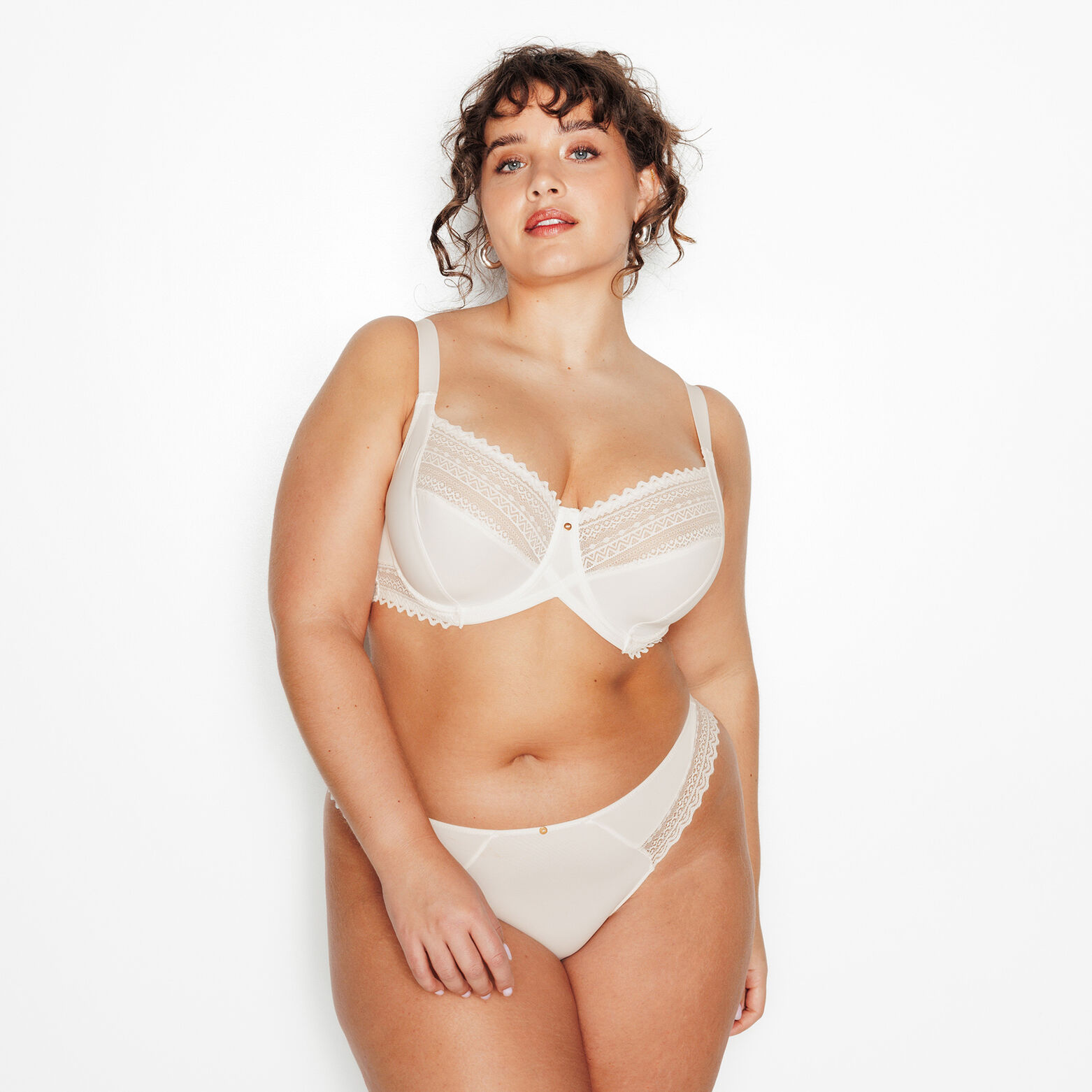 DOUCE SOUTIEN-GORGE EMBOITANT GRANDE TAILLE MICROF ECRU