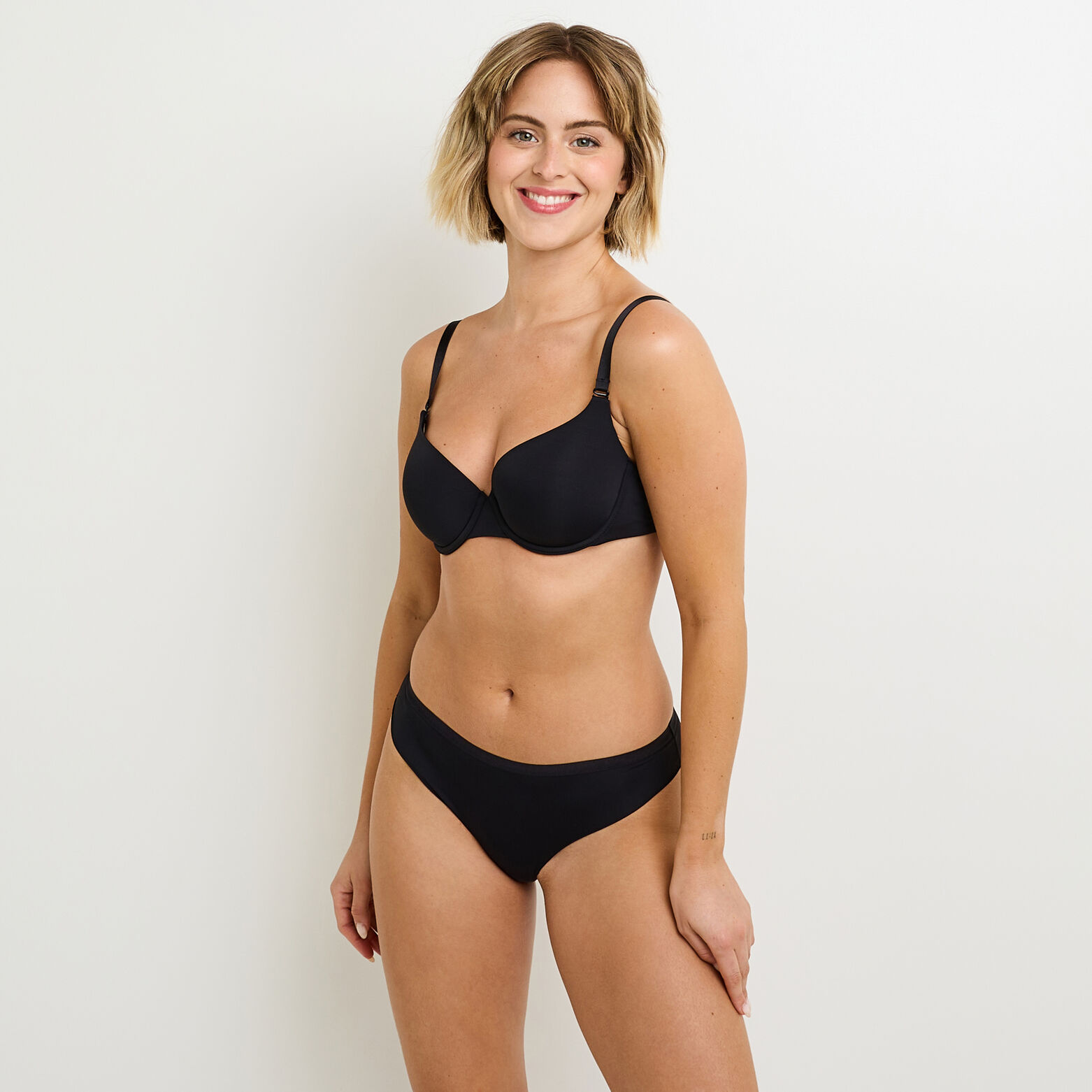 PERFECT TANGA MICROFIBRE NOIR