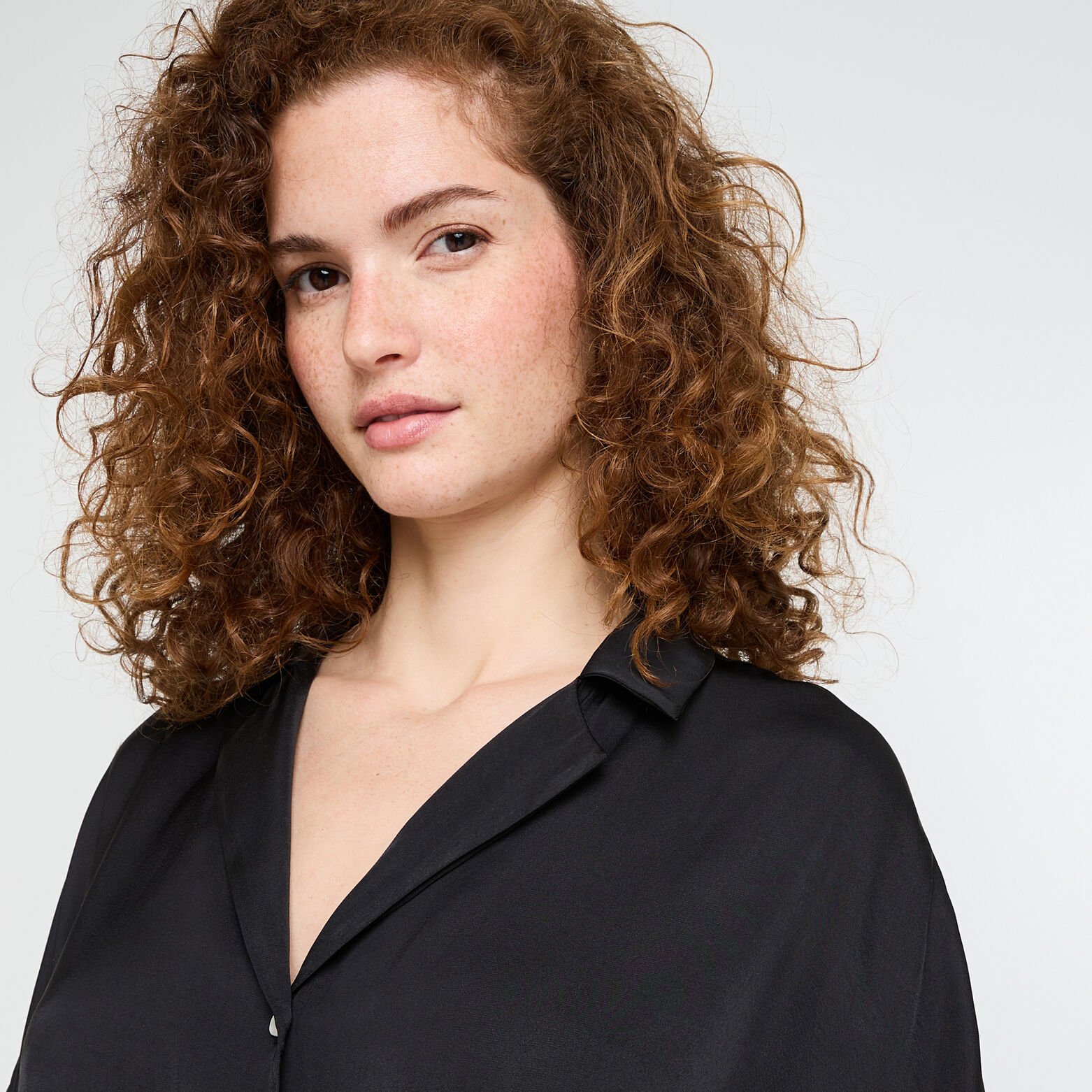 HALLY Chemise manches courtes satin NOIR