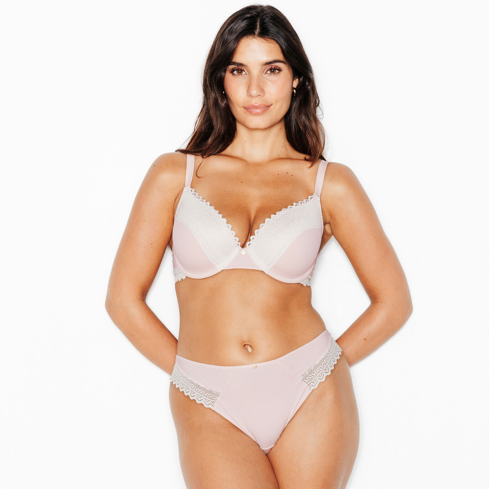 DOUCE SOUTIEN-GORGE AMPLIFORME POUDRE