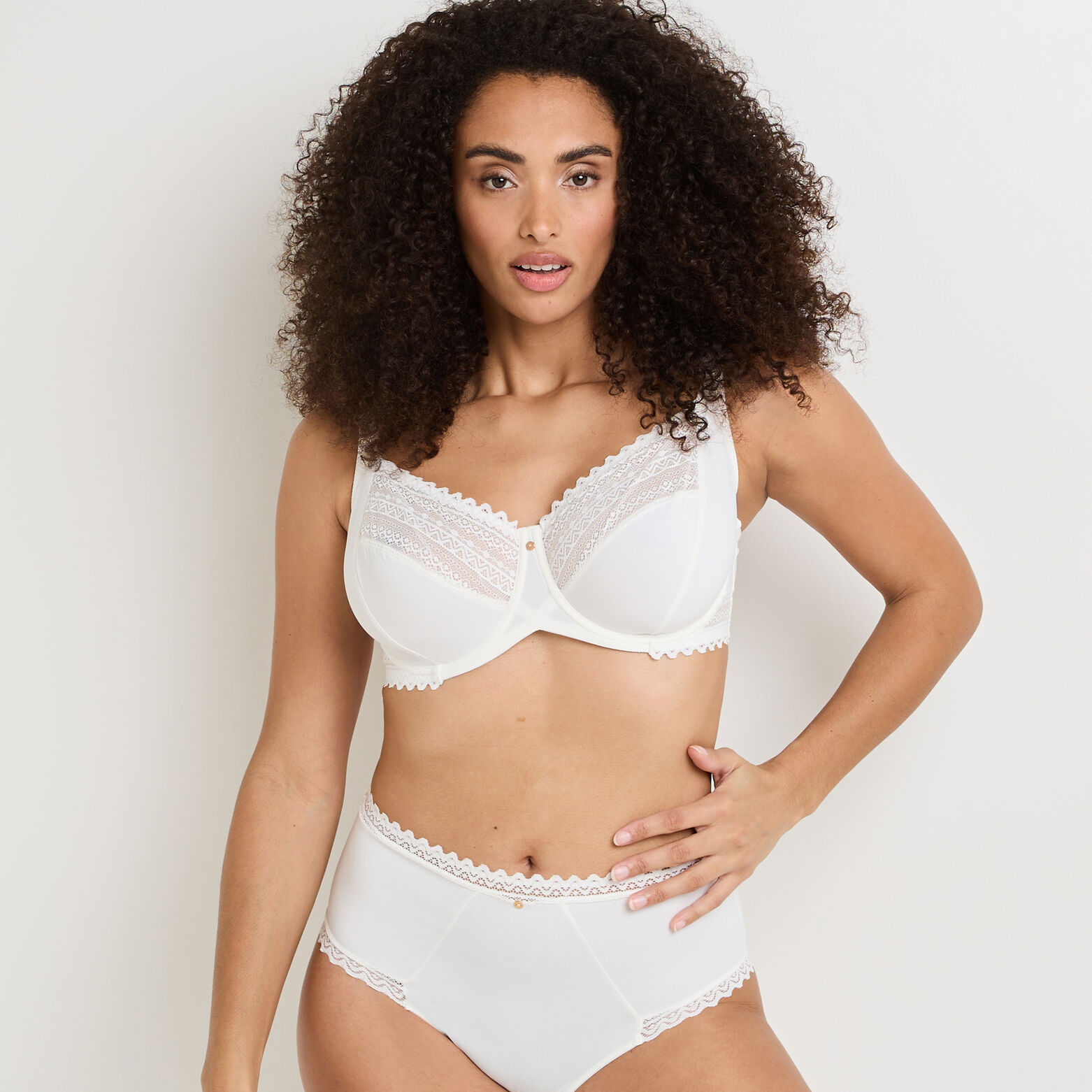 DOUCE SOUTIEN-GORGE EMBOITANT GRANDE TAILLE MICROF ECRU