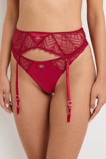 FEMME PORTE-JARRETELLES DENTELLE ROUGE