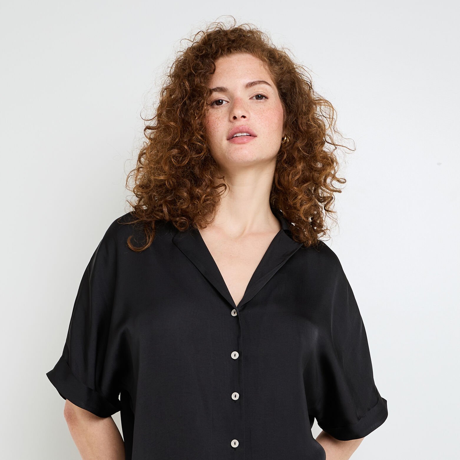 HALLY Chemise manches courtes satin NOIR