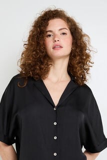 HALLY Chemise manches courtes satin NOIR