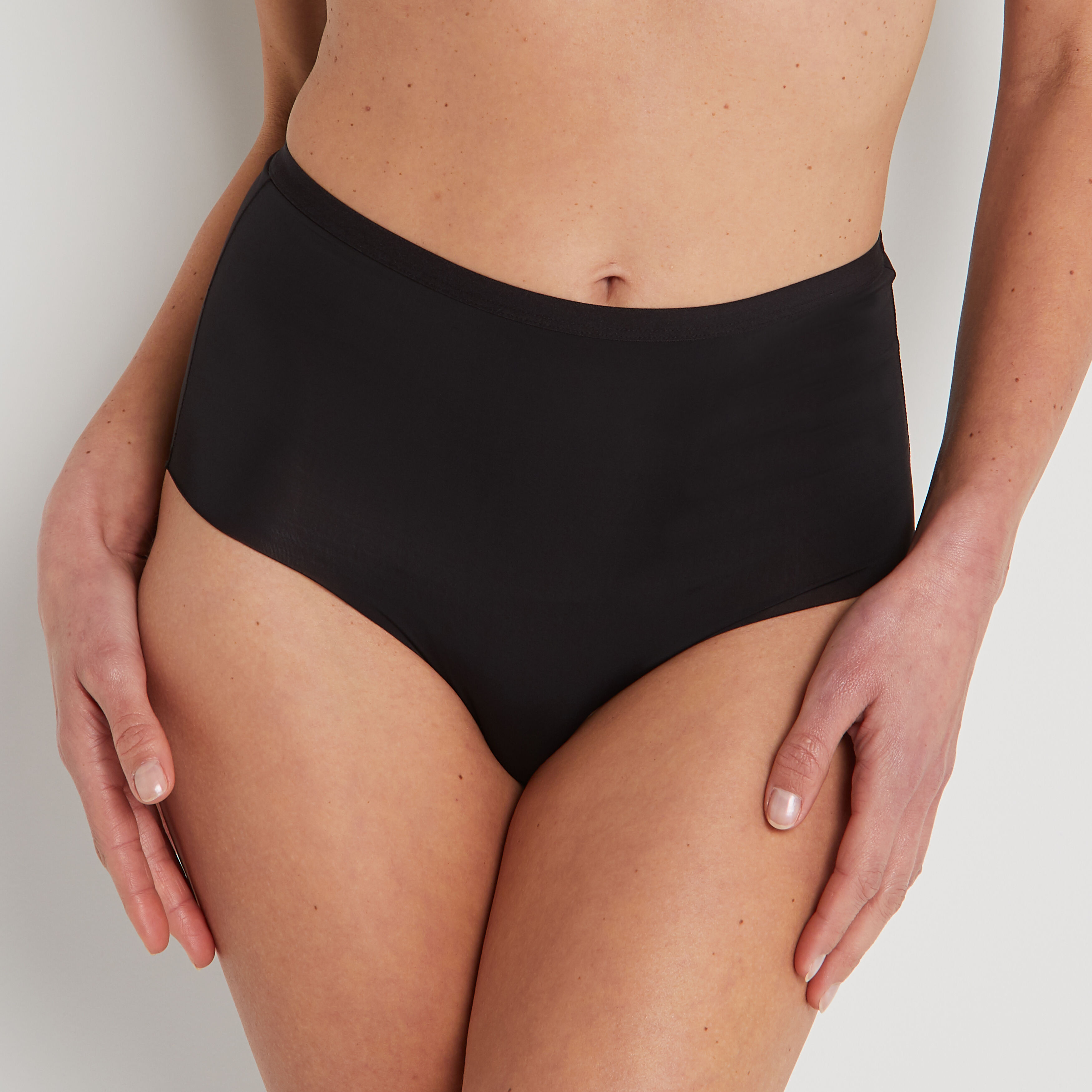 Culotte haute sale invisible