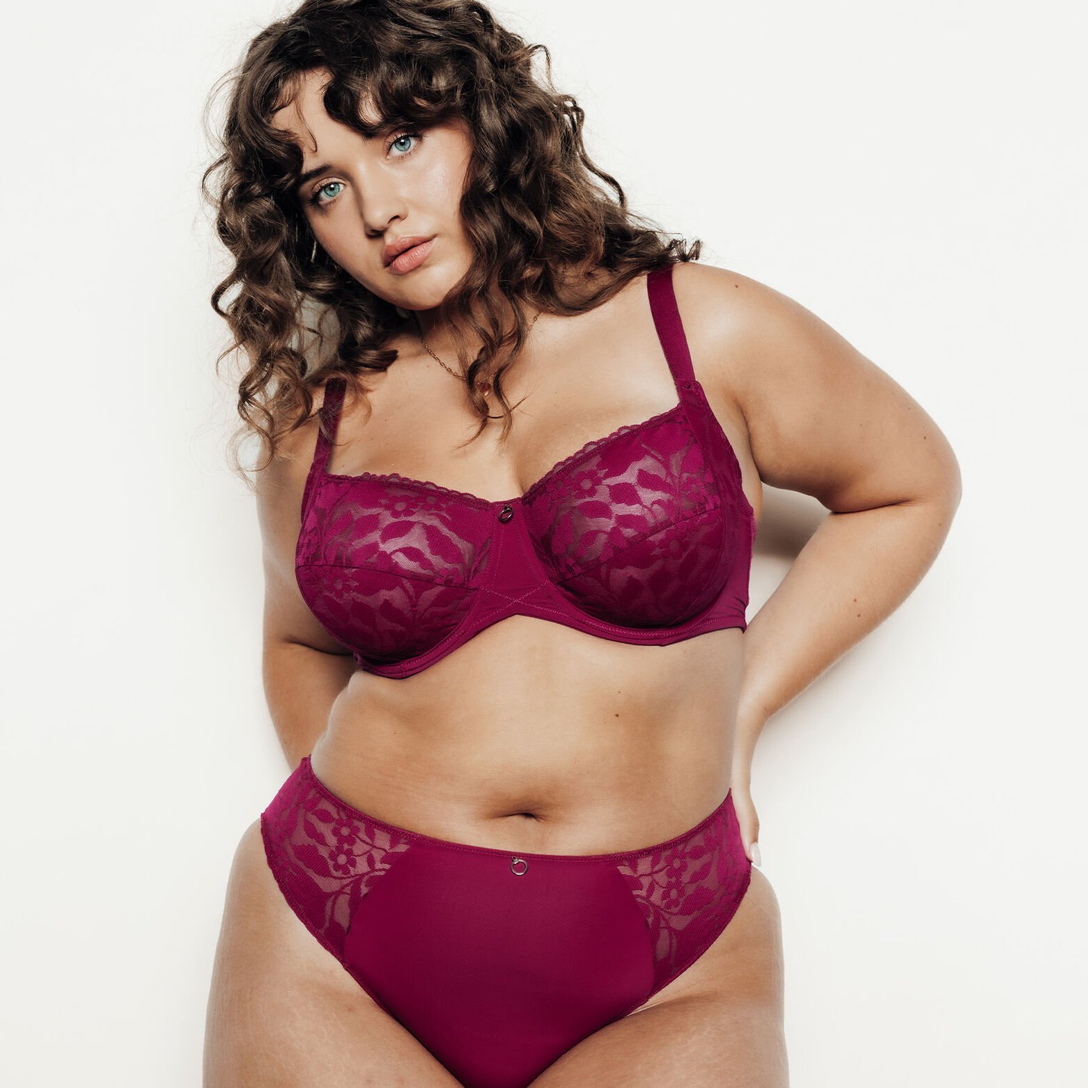 FRAN SHORTY GRANDE TAILLE DENTELLE PRUNE