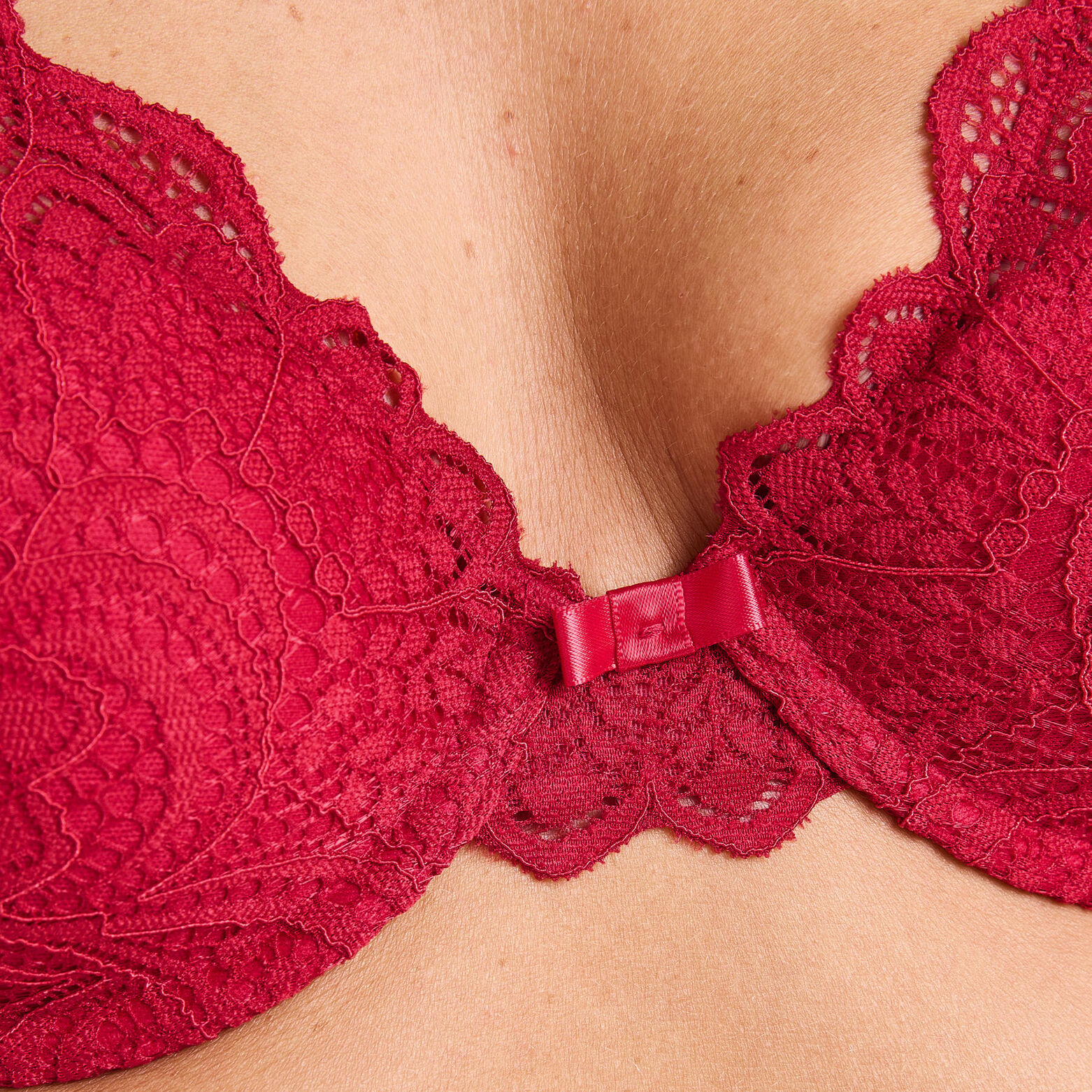 DENTELLE SOUTIEN-GORGE AMPLI FOULARD DENTELLE ROUGE