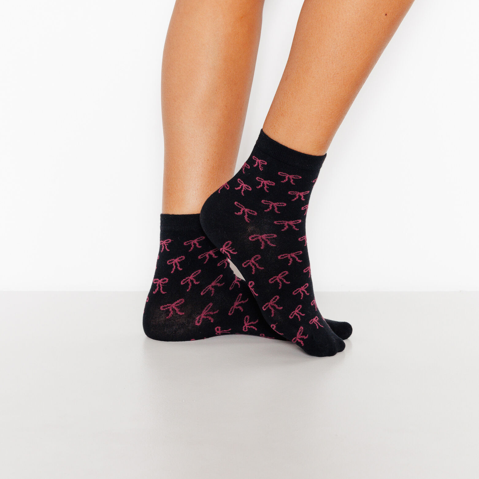 CERISE CHAUSSETTES NOEUDS MULTICO NOIR