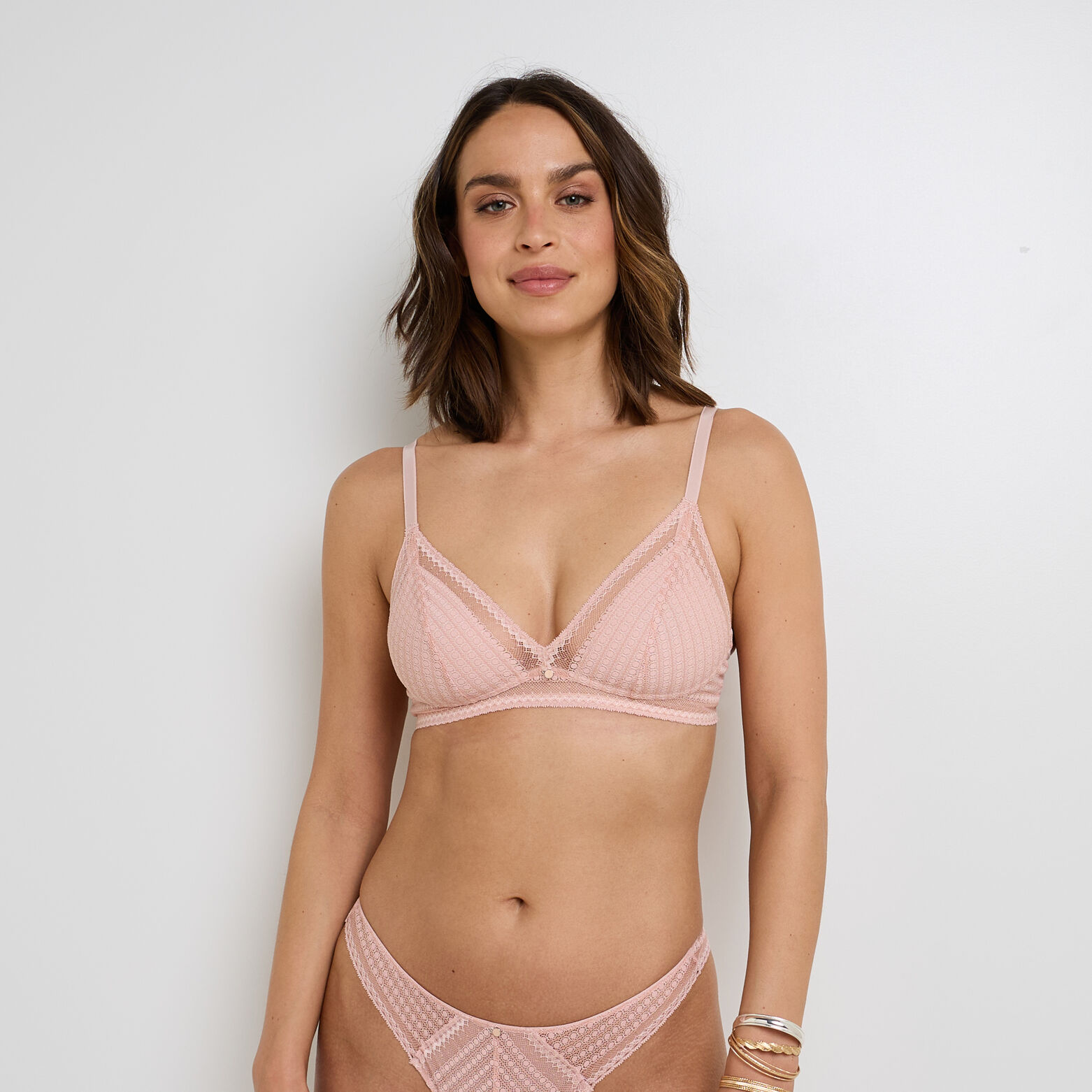 FLO SOUTIEN-GORGE SANS ARMATURES DENTELLE POUDRE