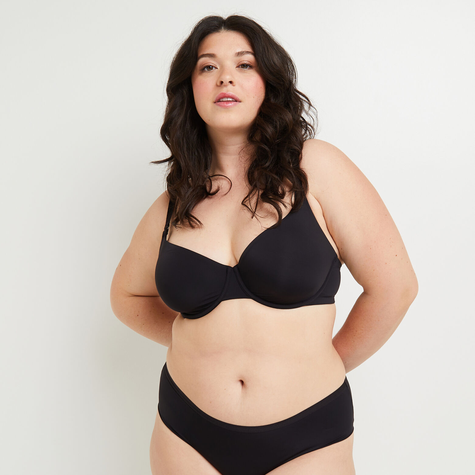 PERFECT SOUTIEN-GORGE EMBOITANT MICROFIBRE NOIR