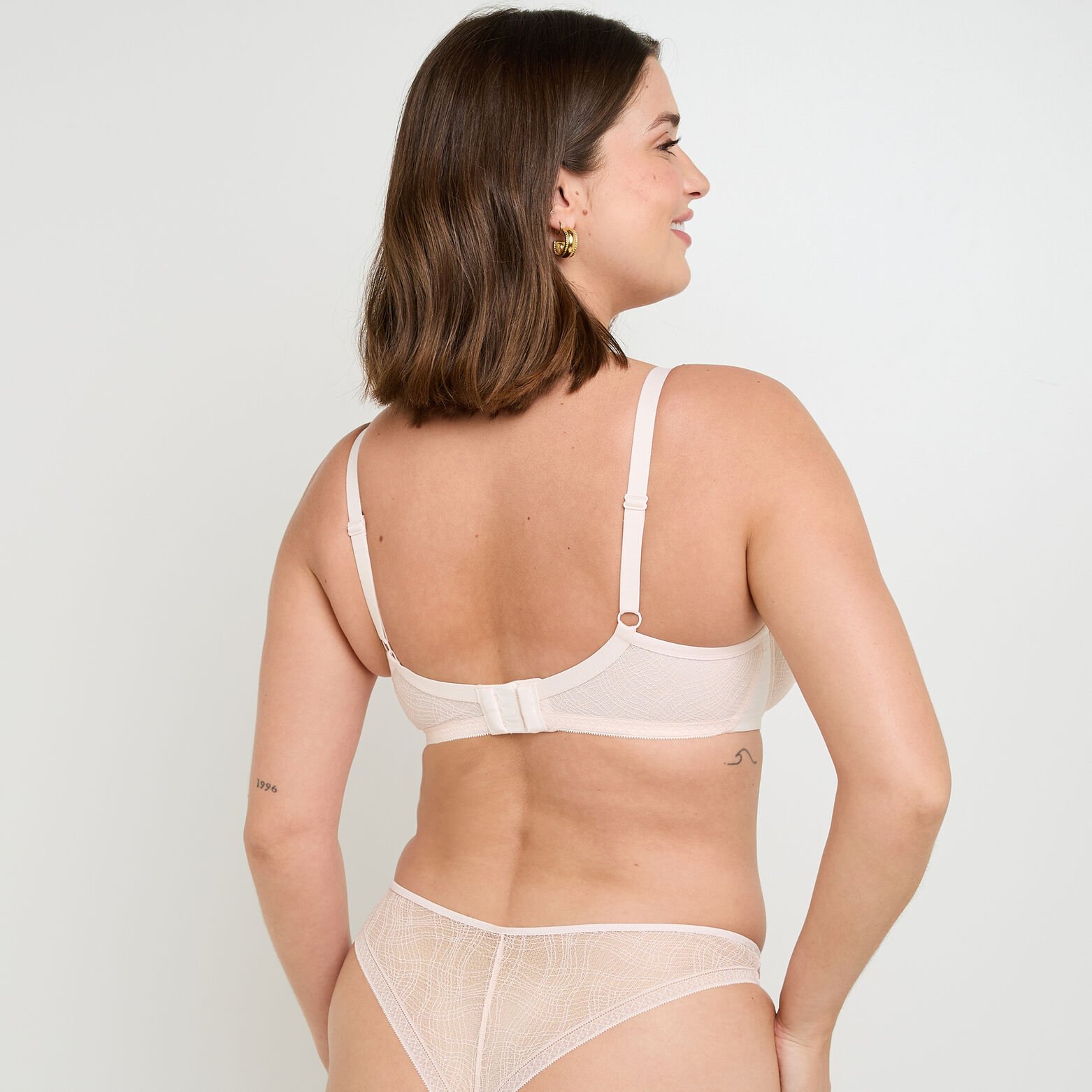 GWEN SOUTIEN-GORGE EMBOITANT DENTELLE POUDRE