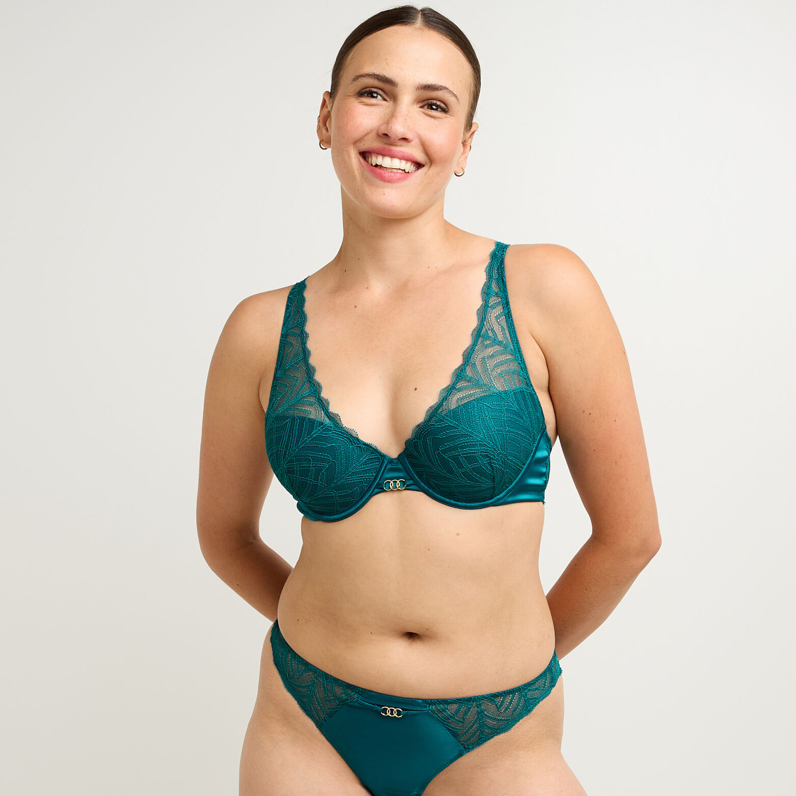 FEMME SOUTIEN-GORGE  AMPLIFORME DENTELLE CANARD