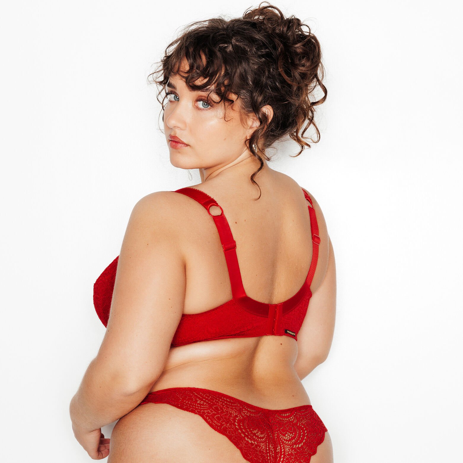 DENTELLE SOUTIEN-GORGE EMBOITANT DENTELLE ROUGE