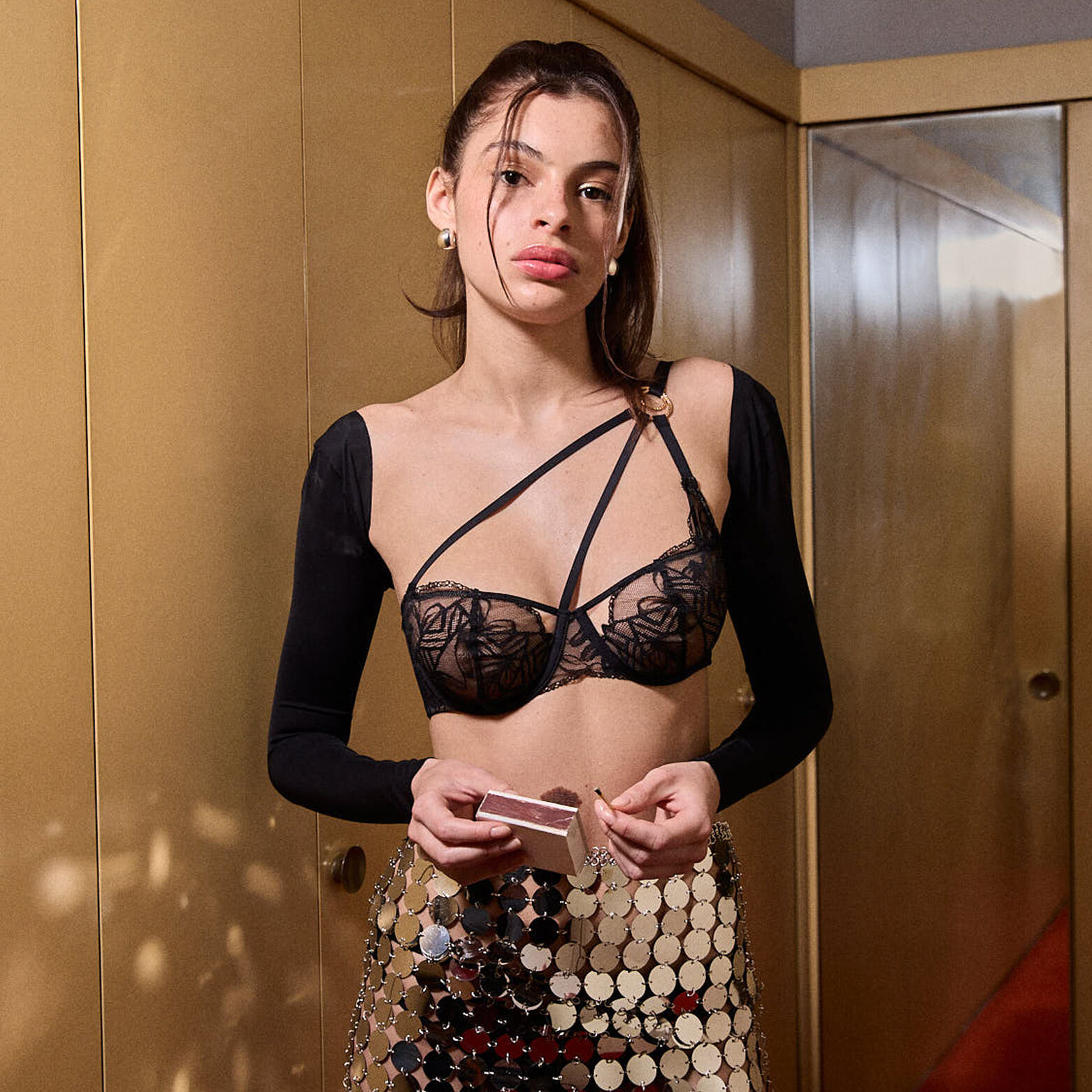 FLEUR SOUTIEN-GORGE CORBEILLE NOIR
