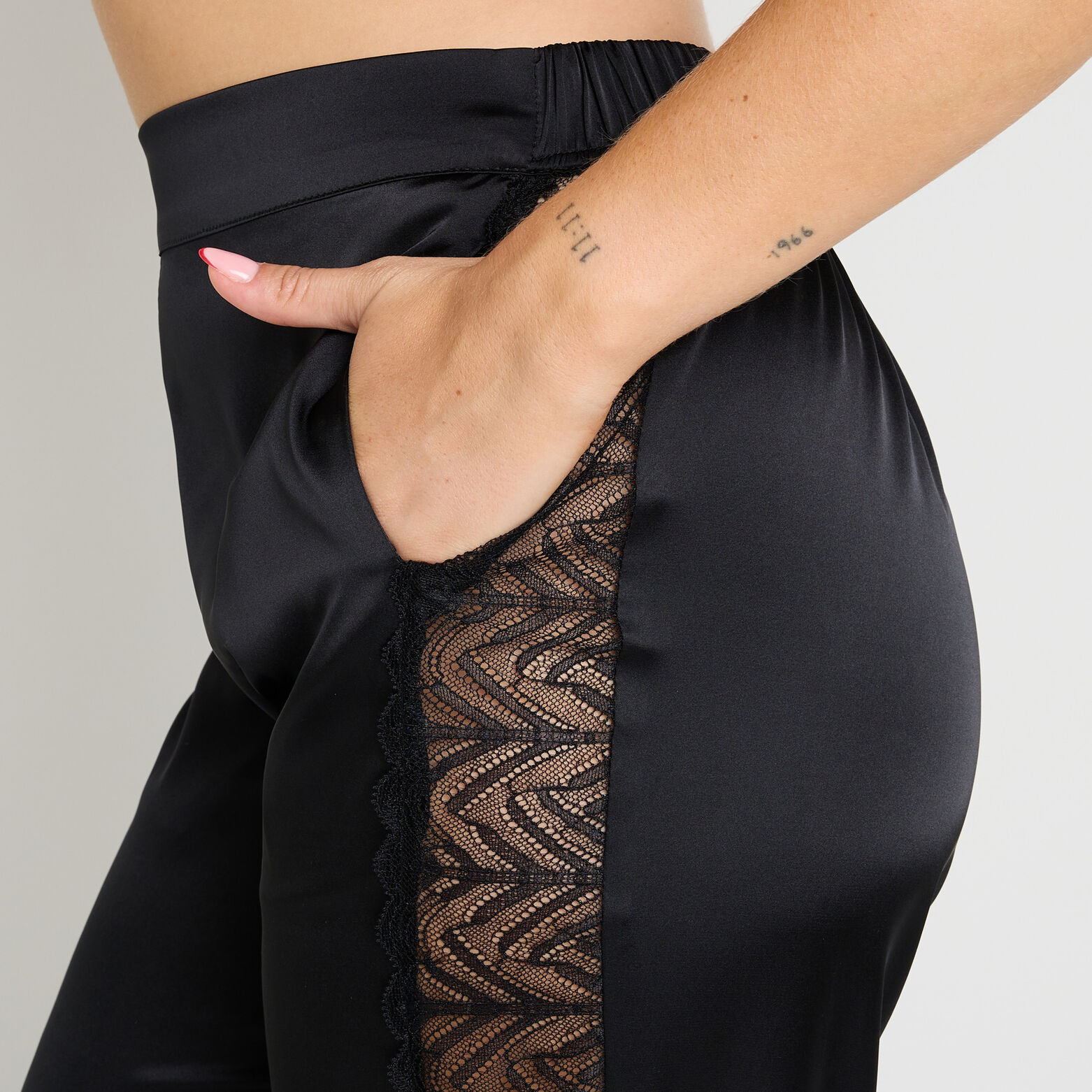 FEMME PANTALON NOIR