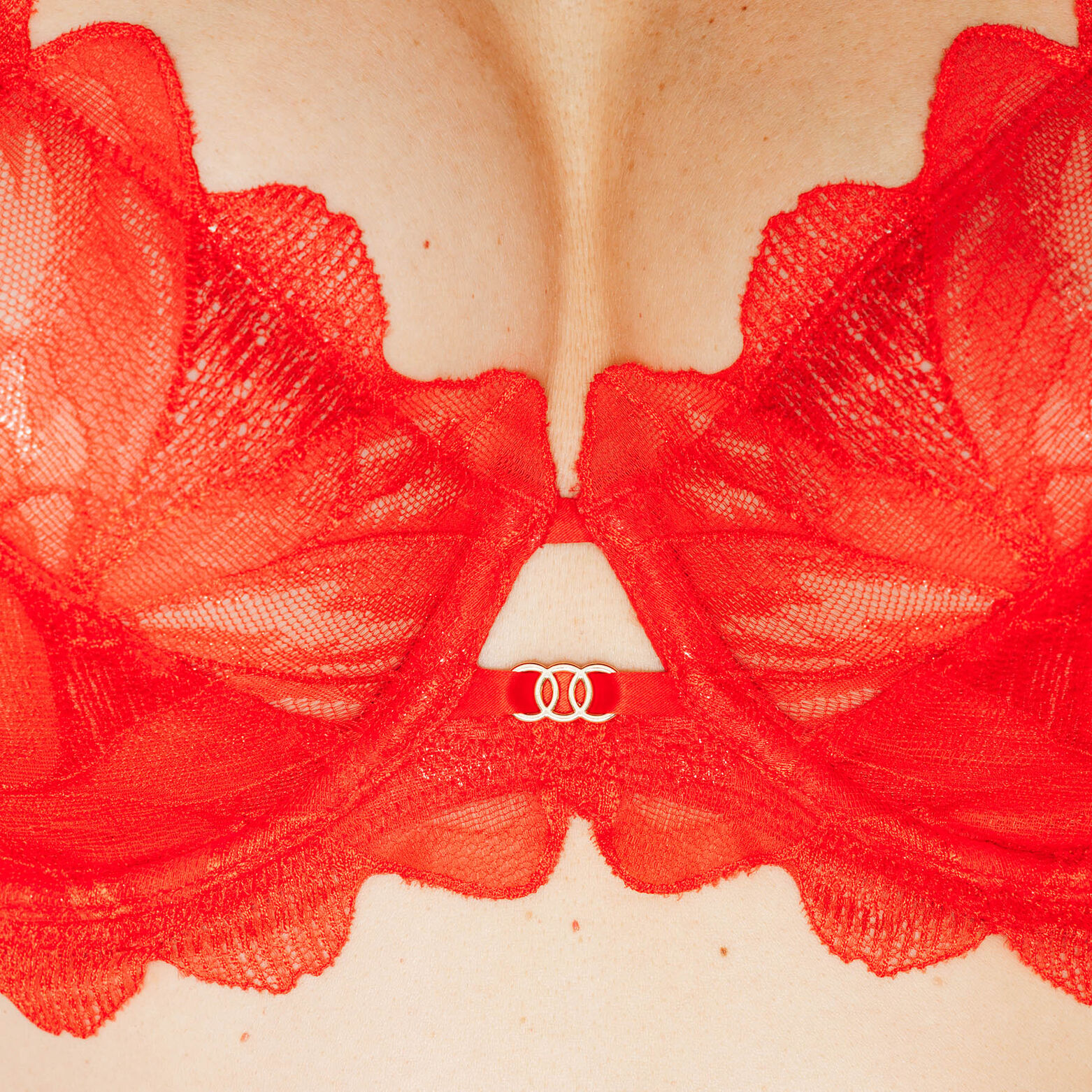 GREASE SOUTIEN-GORGE EMBOITANT ROUGE