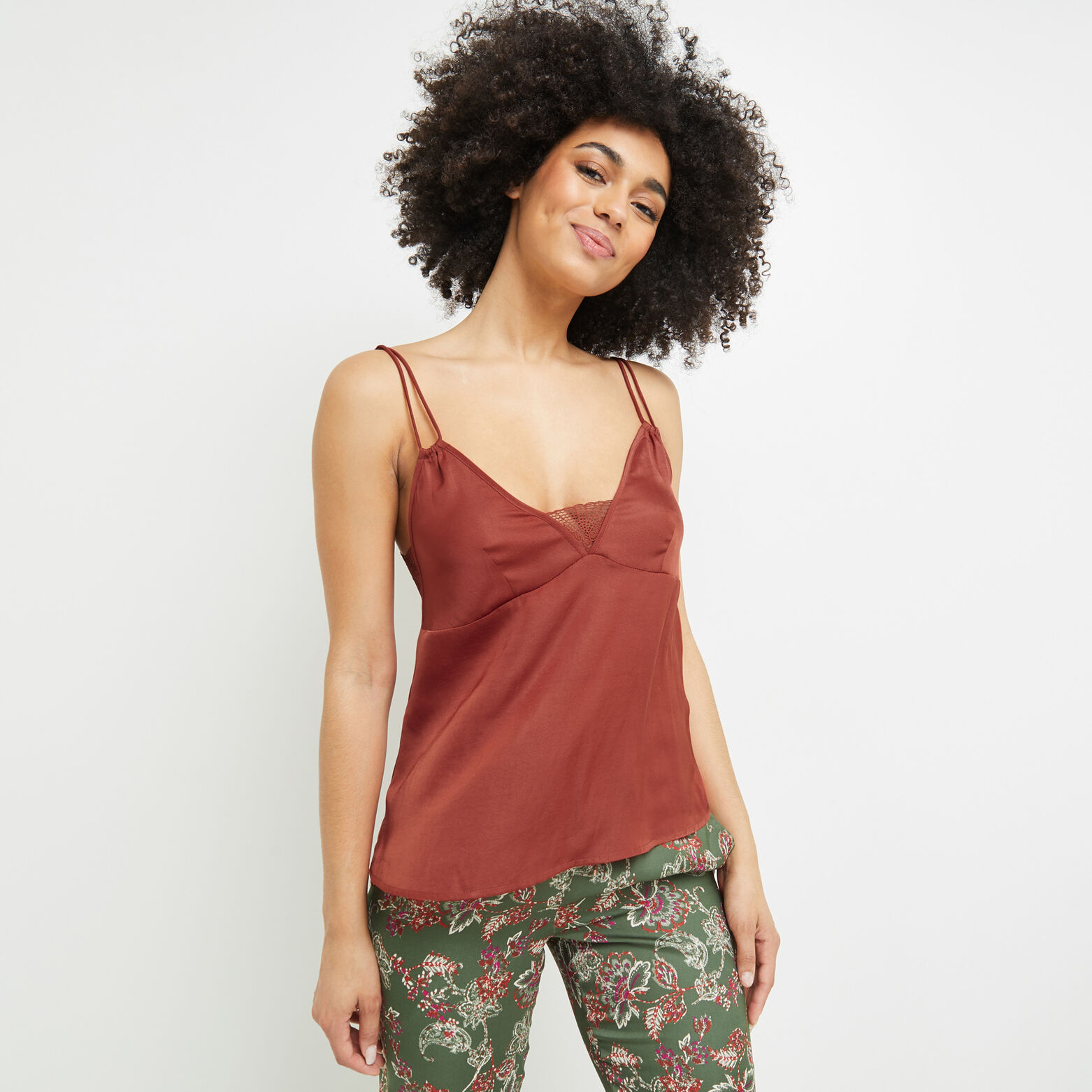 CARAMEL TOP BRETELLES SATIN ROUGE