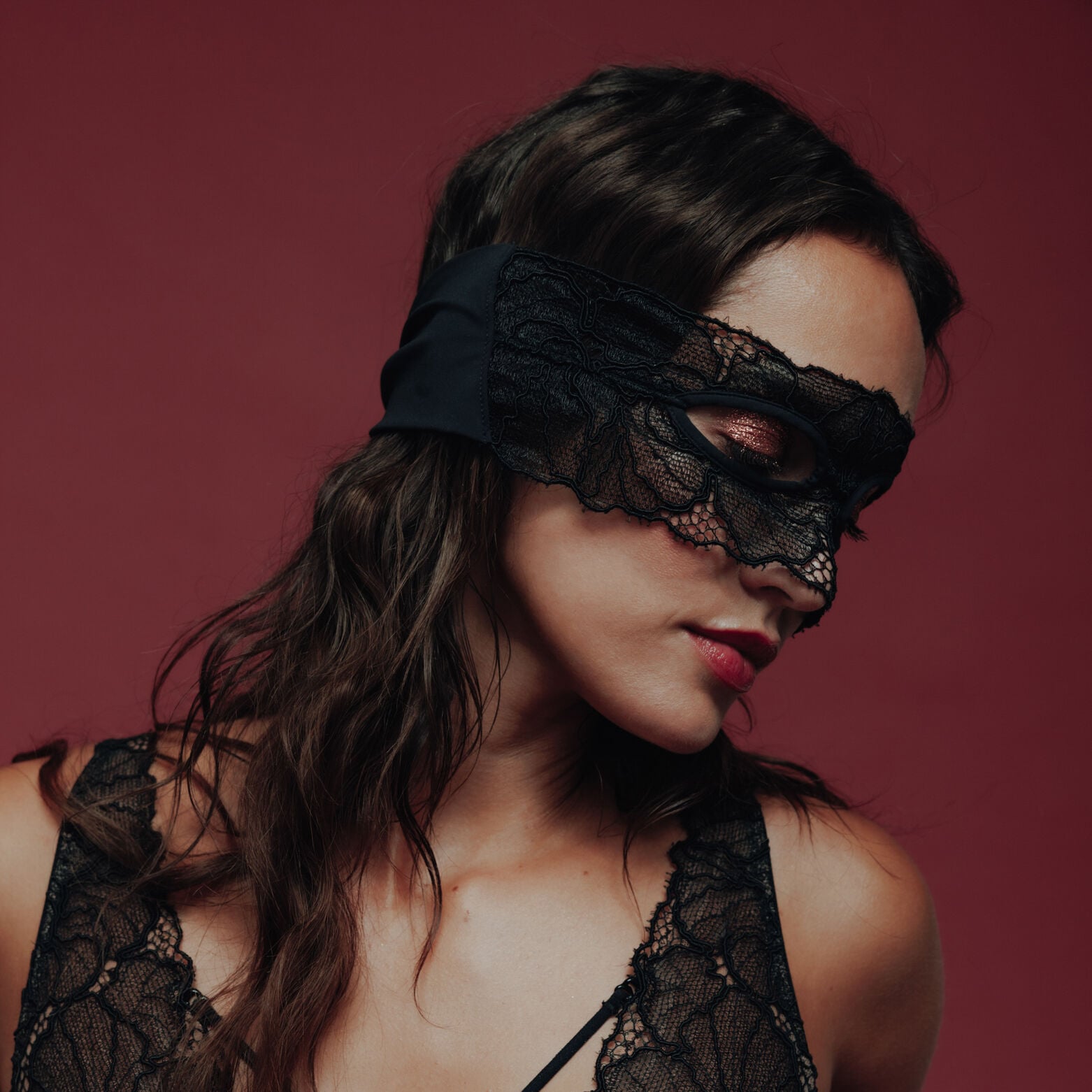 CORYS MASQUE DENTELLE NOIR