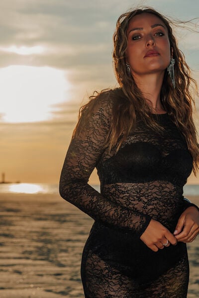 ROBE MANCHES LONGUES DENTELLE NOIR