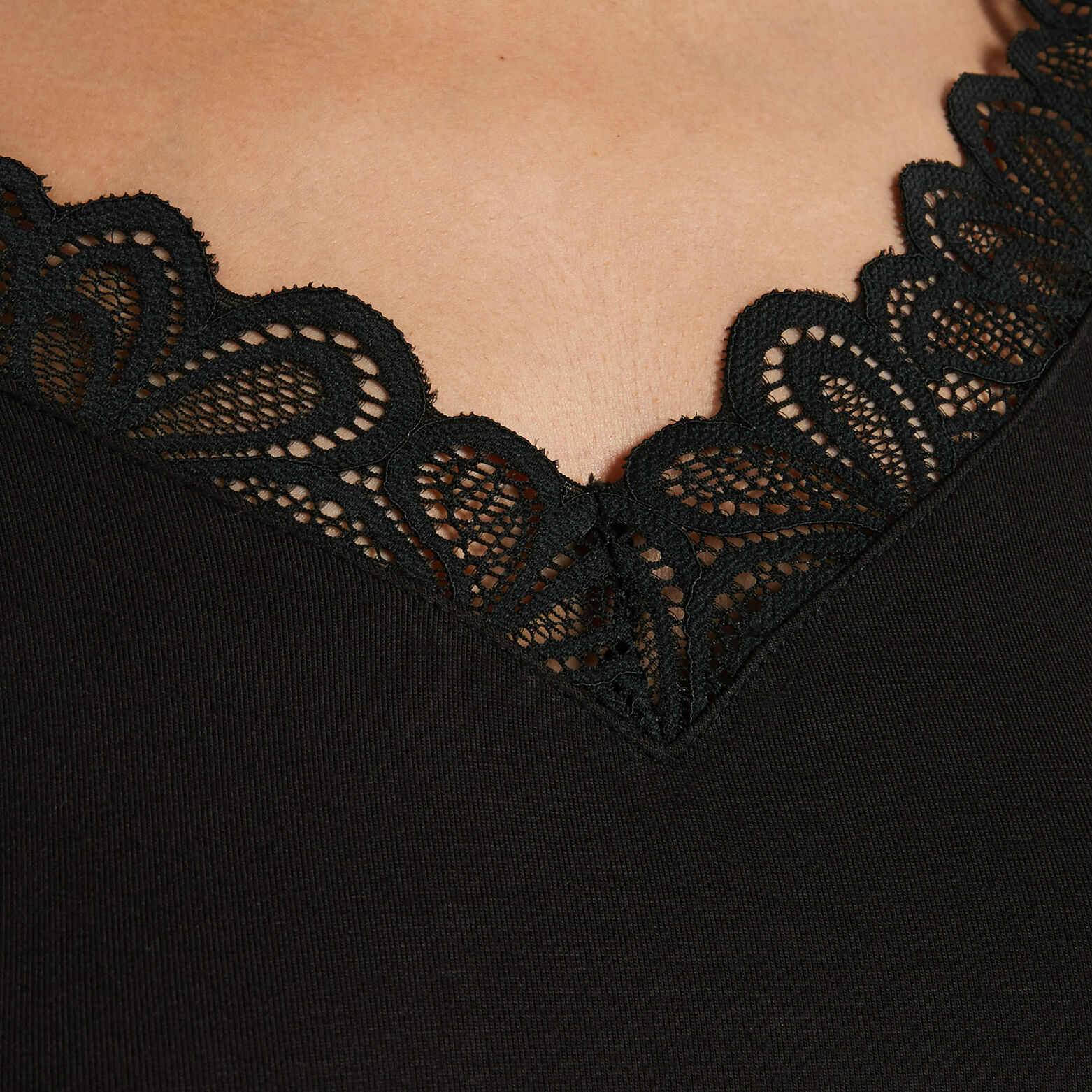 SYARA TEE SHIRT MANCHES LONGUES NOIR