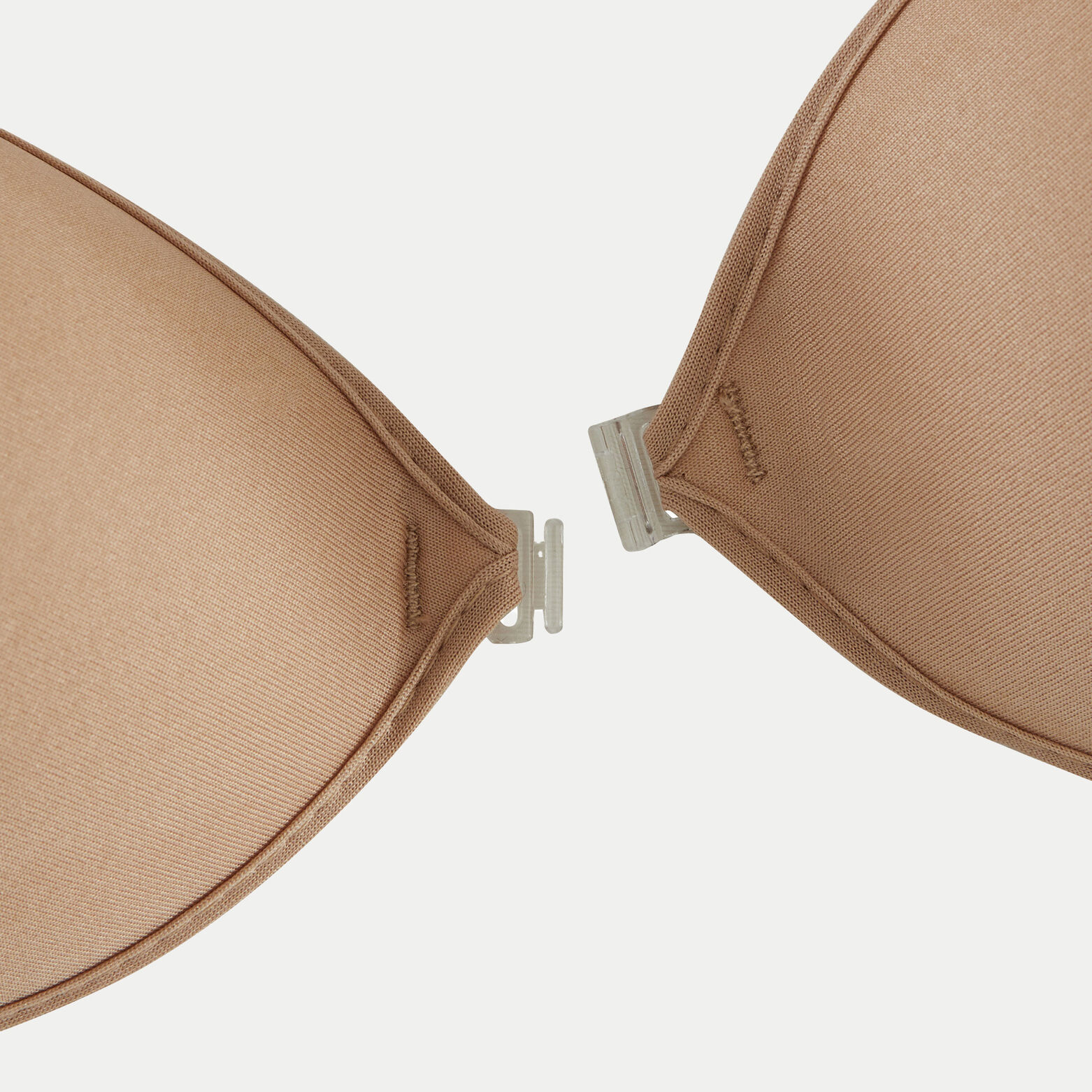SOUTIEN-GORGE ADHESIF PEAU