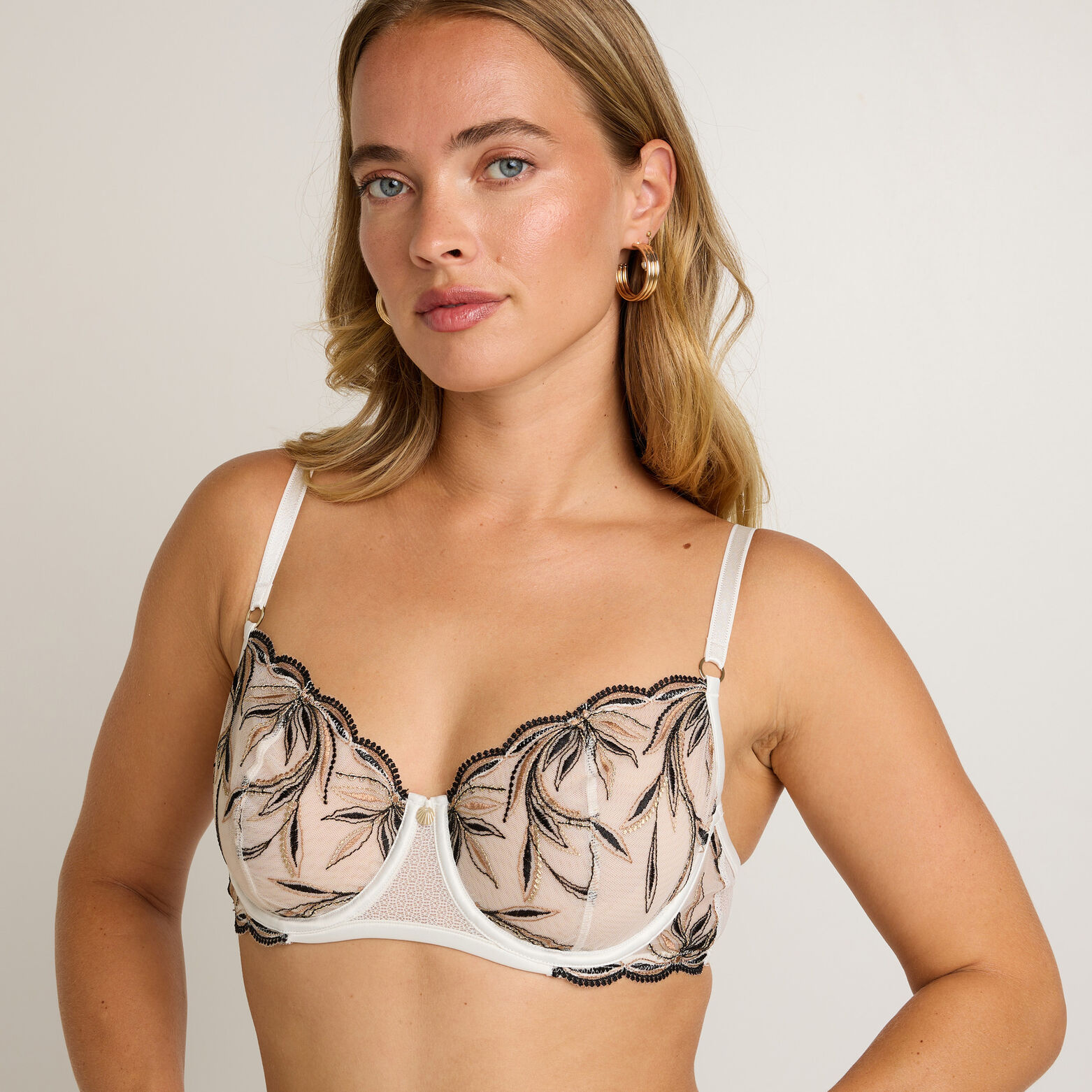 CURIEUSE SOUTIEN-GORGE CORBEILLE  BLANC