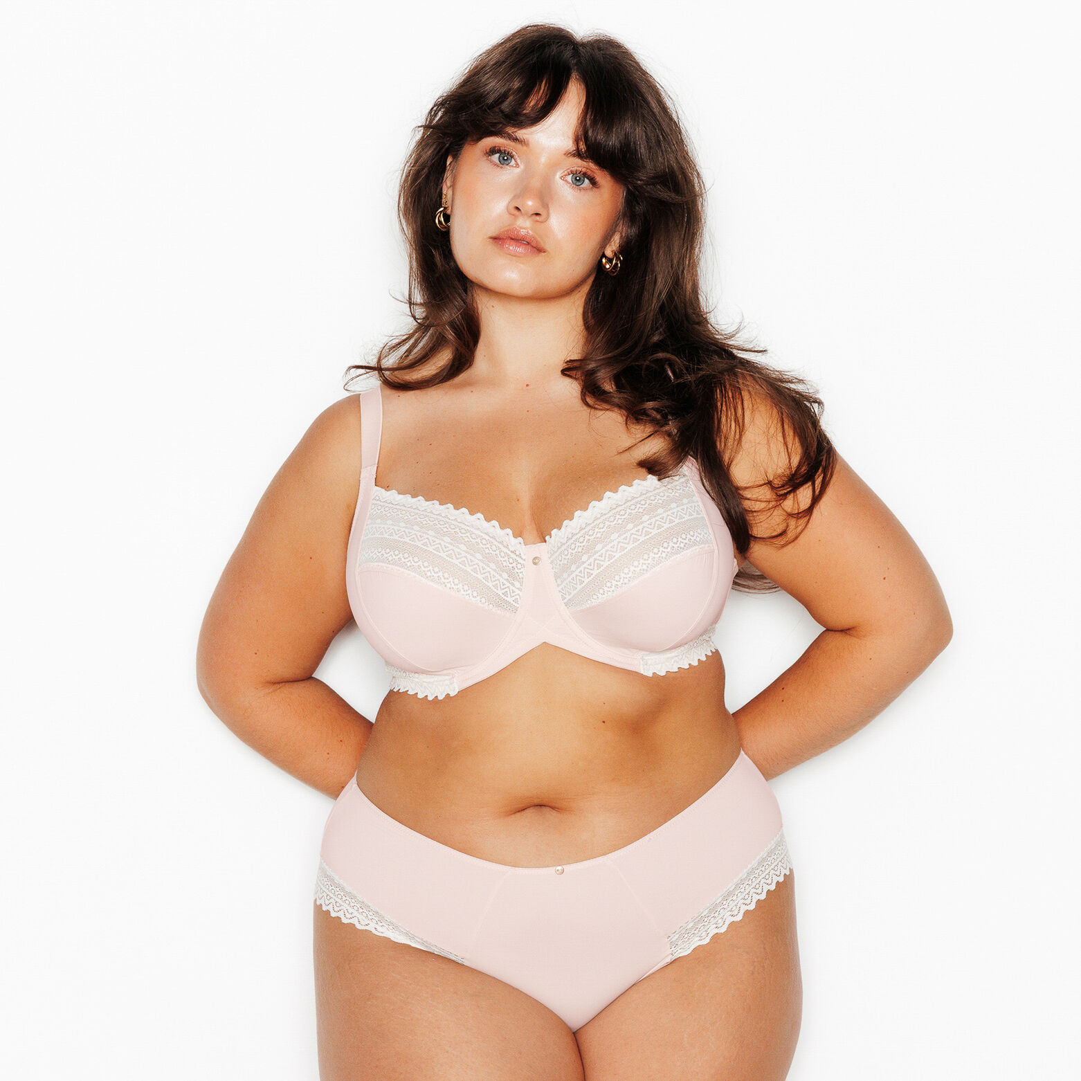 DOUCE SOUTIEN-GORGE GRANDE TAILLE POUDRE