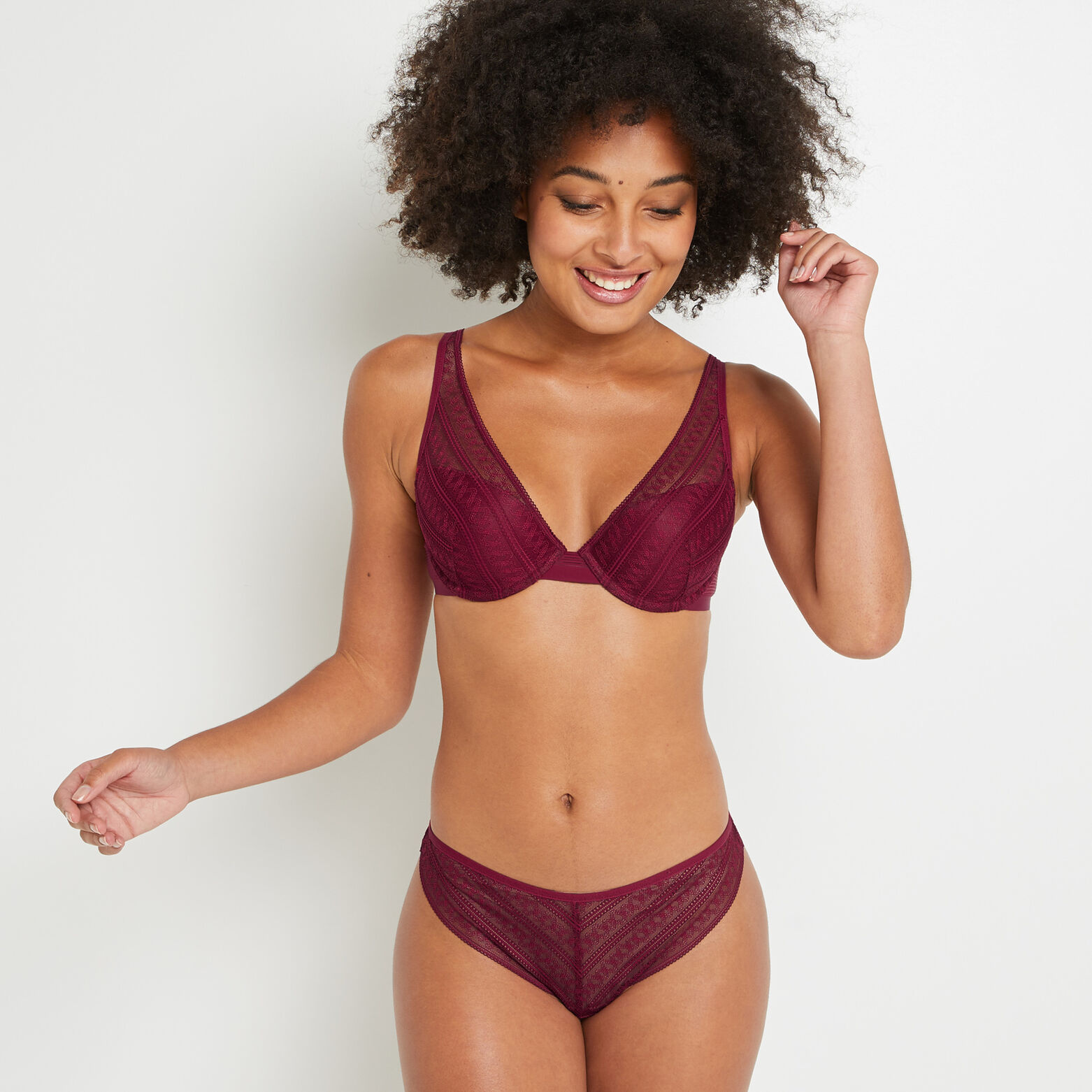 AMOUR TANGA DENTELLE CERISE