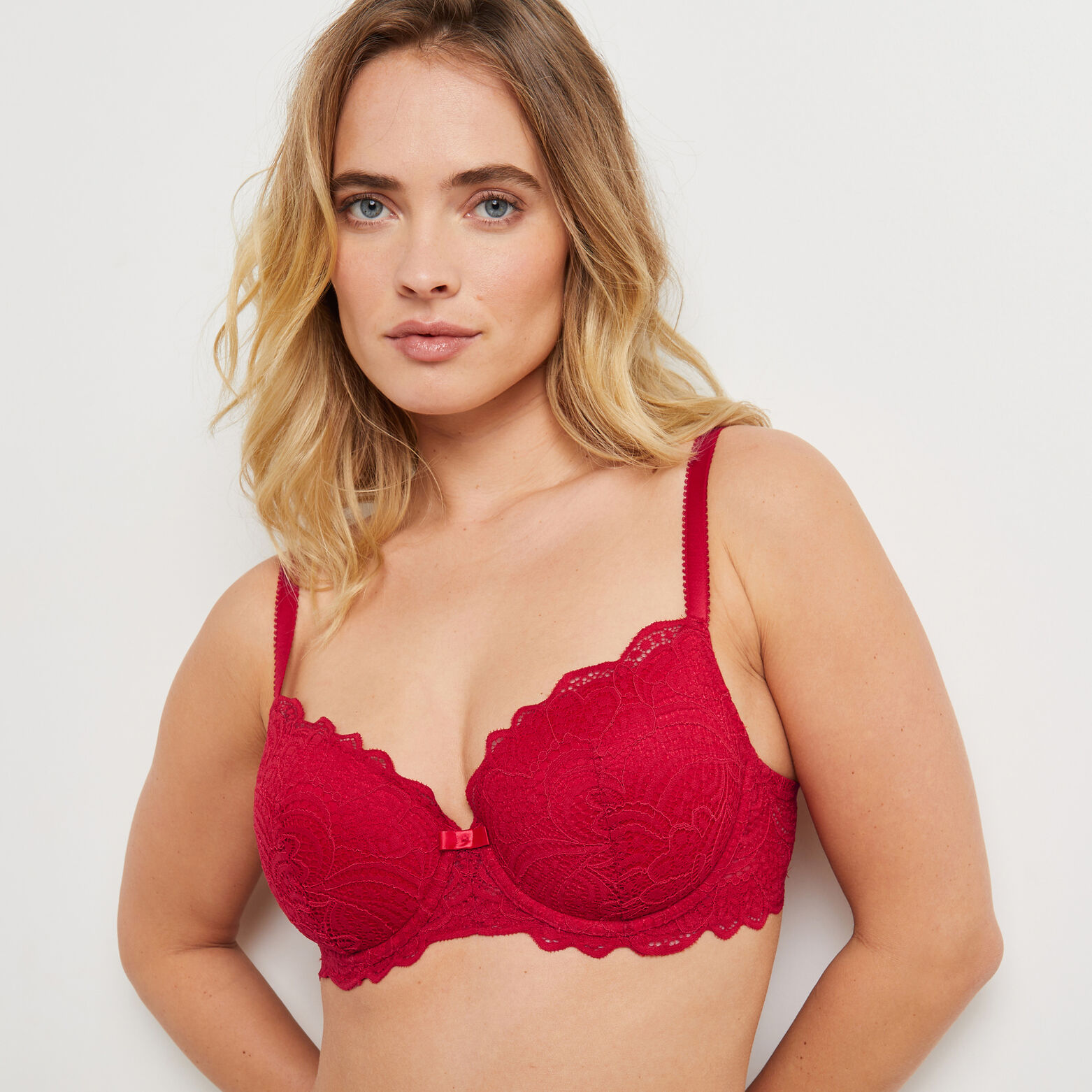 DENTELLE SOUTIEN-GORGE AMPLI DENTELLE ROUGE