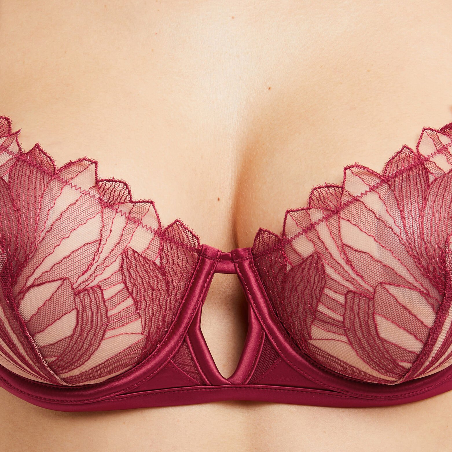 COCO SOUTIEN-GORGE CORBEILLE TULLE BRODE ROUGE