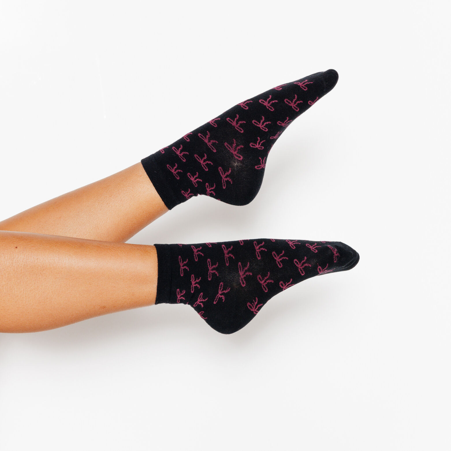 CERISE CHAUSSETTES NOEUDS MULTICO NOIR