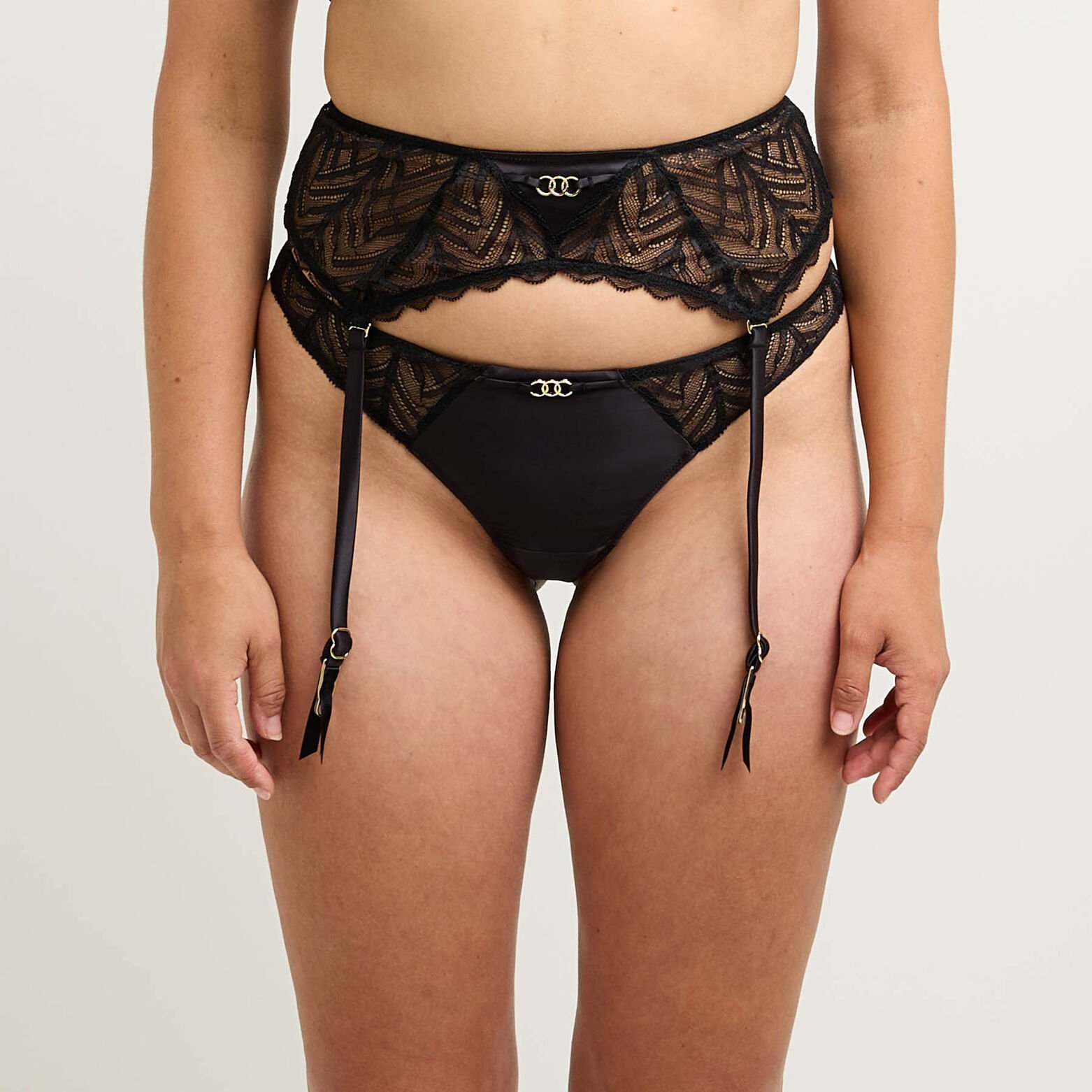 Ensemble FEMME noir foulard, porte-jarretelles & tanga