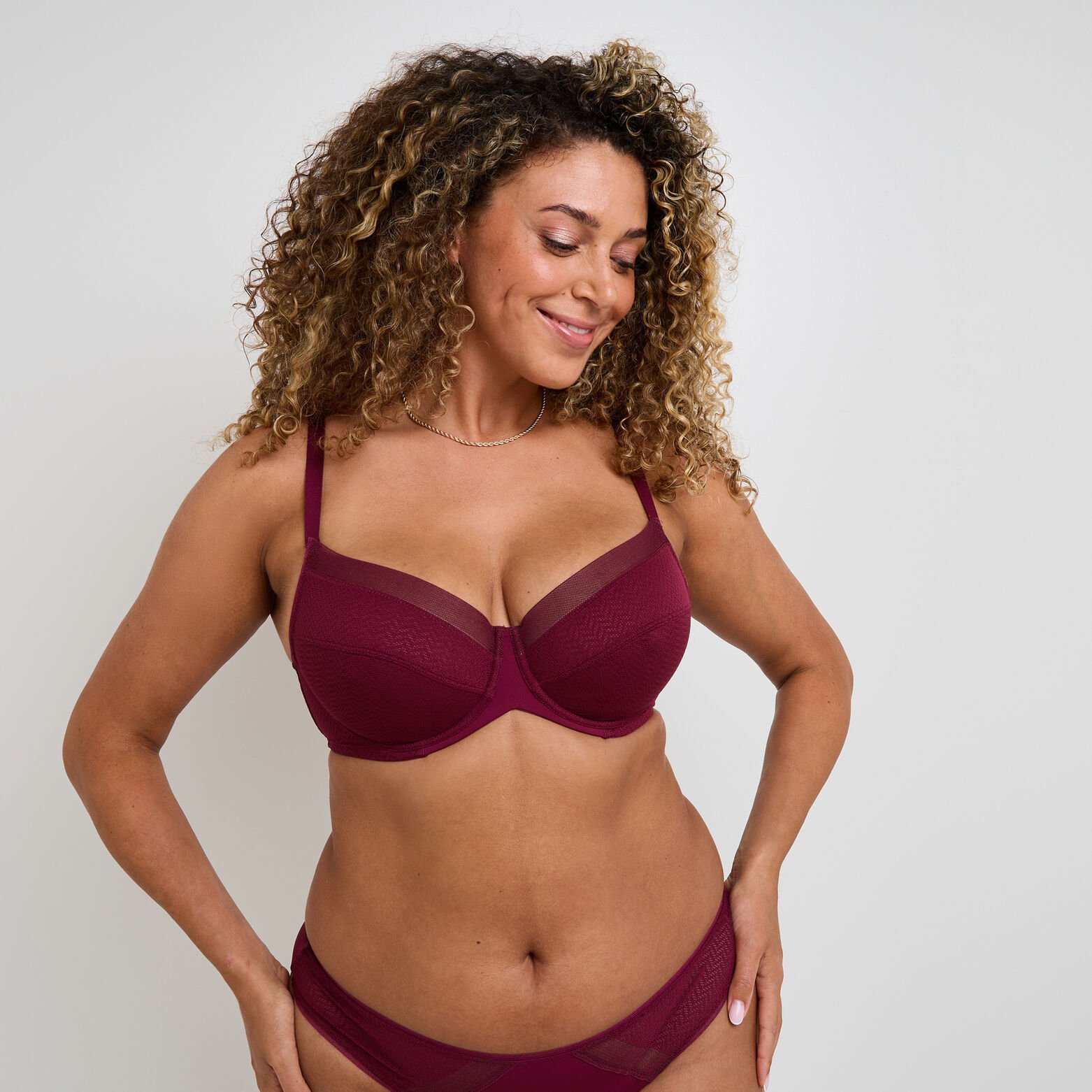 HELLO soutien-gorge emboitant dentelle BORDEAUX