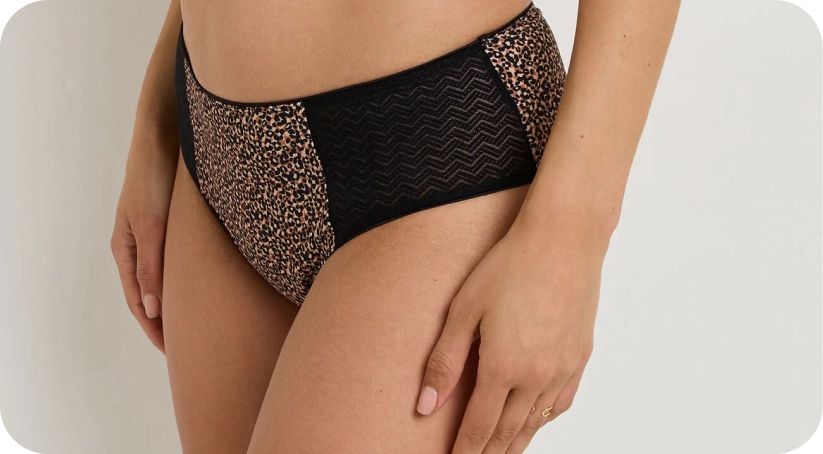 Culotte à motif léopard et détails en dentelle noire