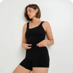 Top et shorty gris de sport