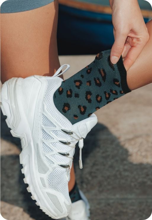 Chaussettes blanche à imprimé rayures et coeur.