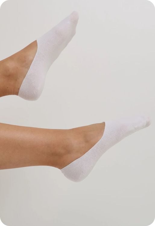 Socquettes simples blanches.