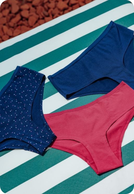Culotte simple noire.