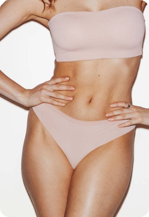 Culotte coloris poudre en microfibre lisse, effet seconde peau.